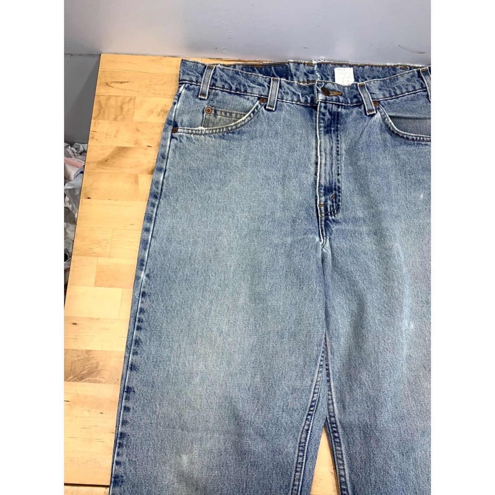 Levi's VINTAGE Levi's 550 Jeans Men 34x30 Blue Light Wash Denim 90s Distress 13189 Size US 34 / EU 50 - 4 Thumbnail