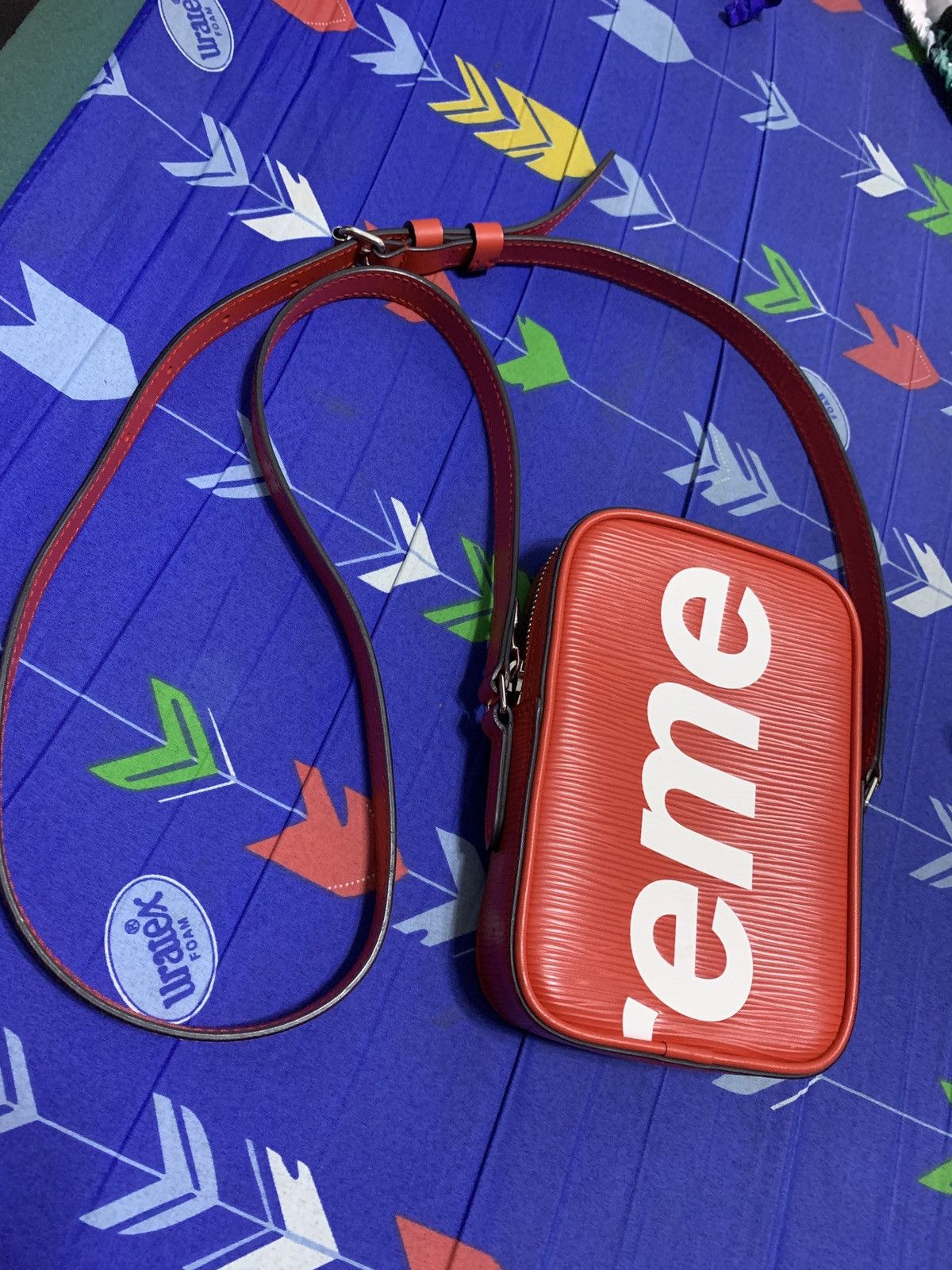 Louis Vuitton × Supreme Louis Vuitton x Supreme Danube Epi PPM in red Size ONE SIZE - 2 Thumbnail