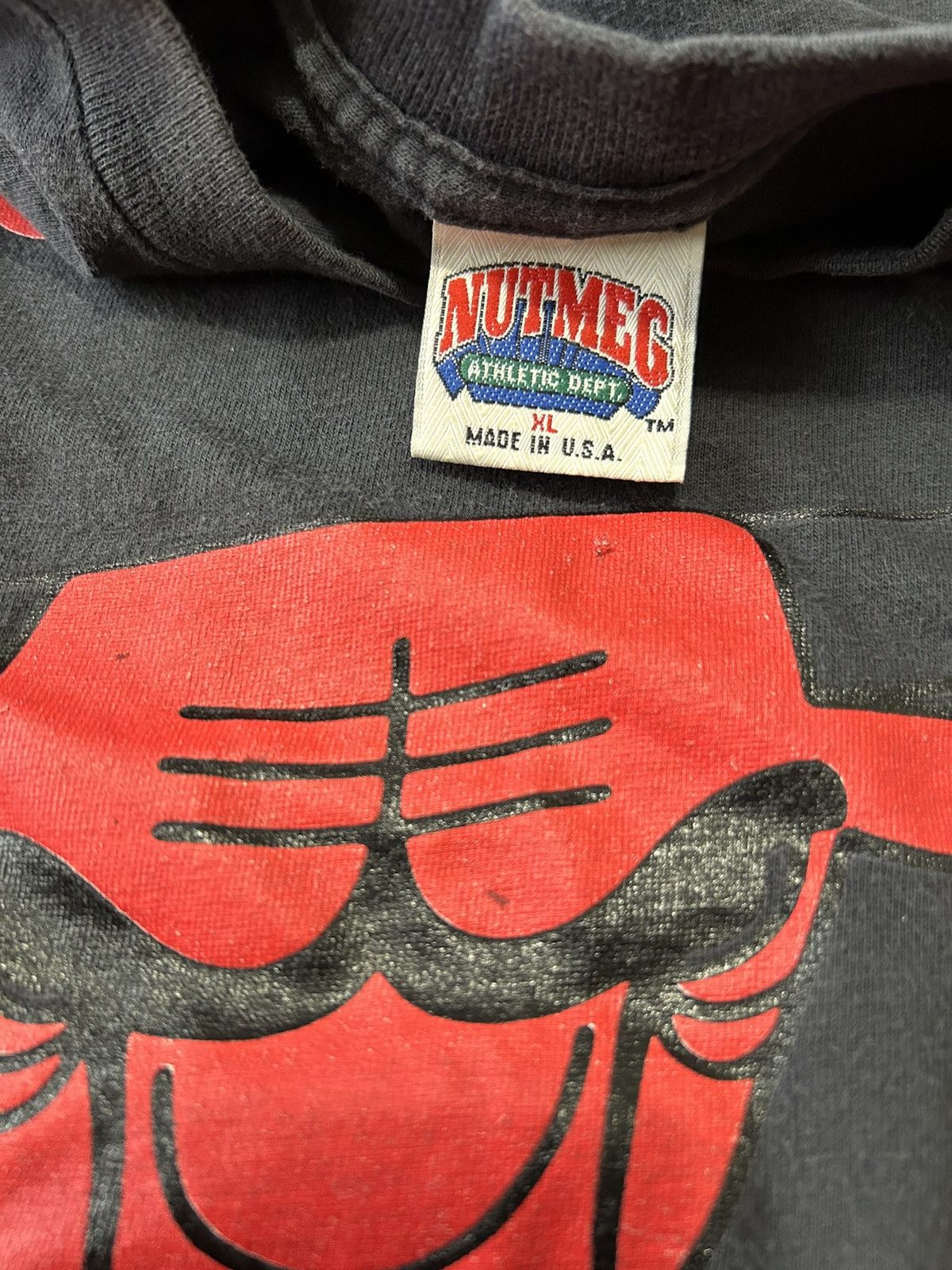 Nutmeg × Vintage 1990s Nutmeg Chicago Bulls Bred T-Shirt Size US XL / EU 56 / 4 - 4 Thumbnail