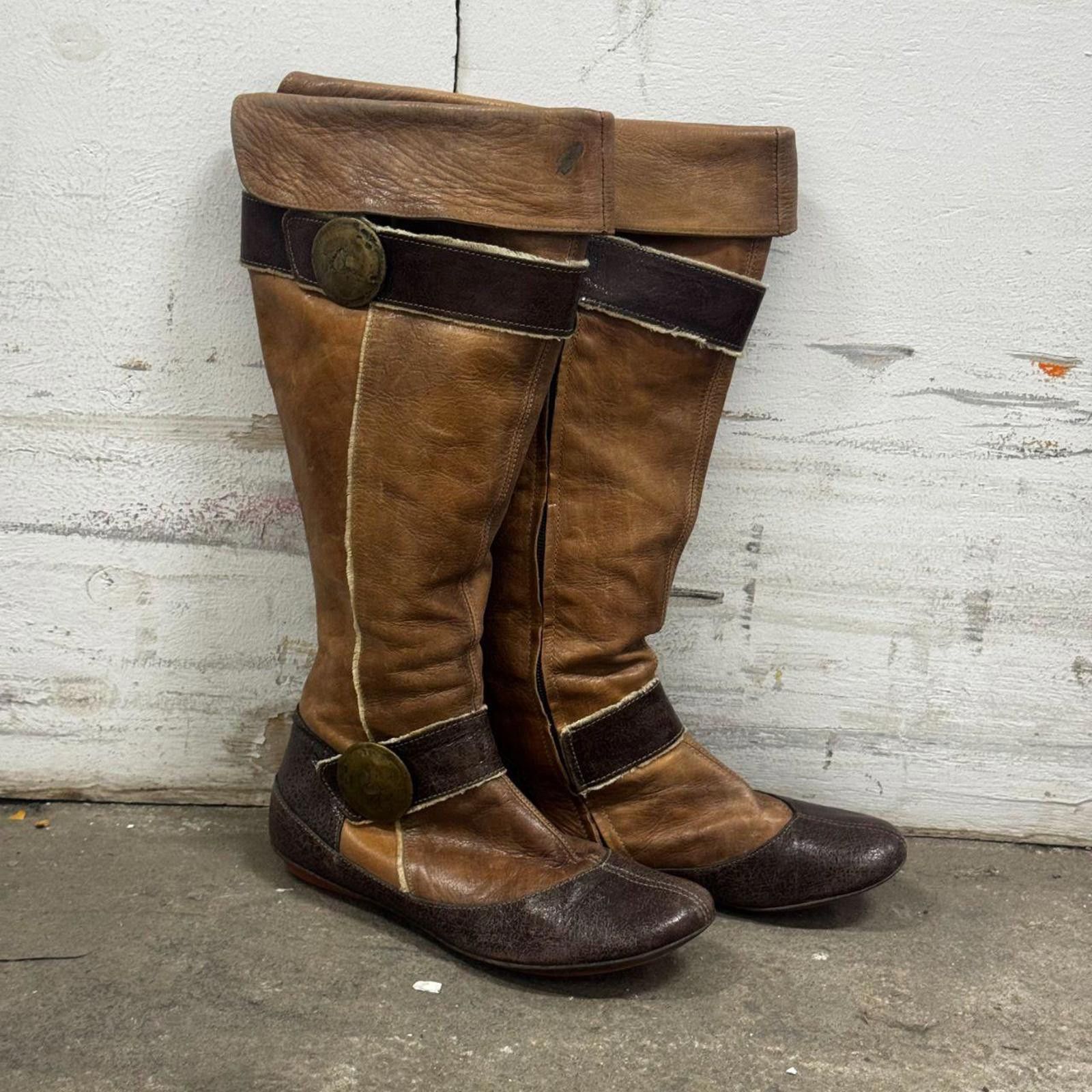 Other Vintage Regard Two-Tone Leather Medallion Boots Size US 7 / IT 37 - 7 Thumbnail