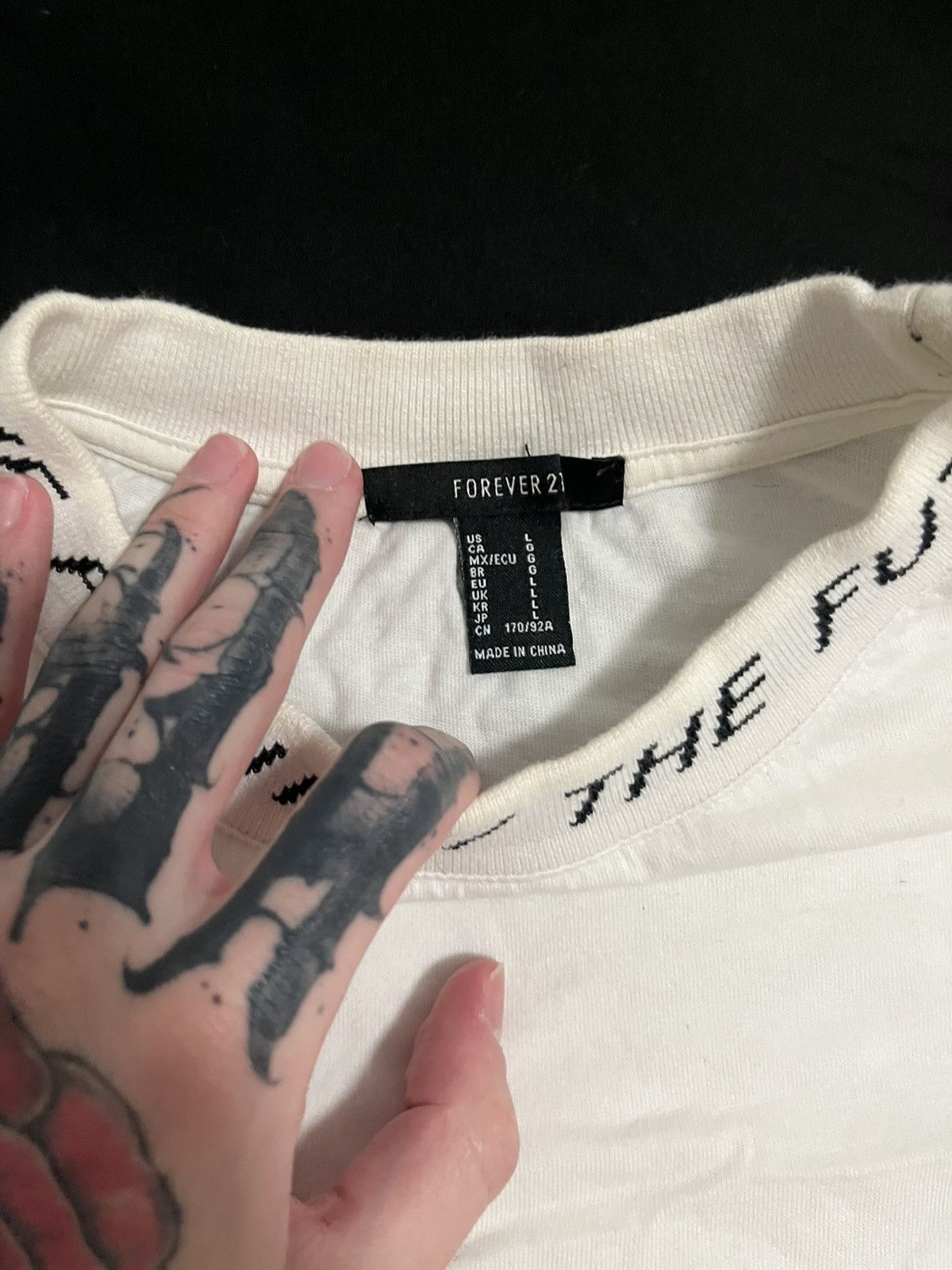 Forever 21 Forever 21 white color logo tee Size US L / EU 52-54 / 3 - 3 Thumbnail