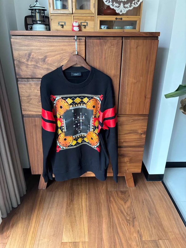 Givenchy Givenchy Showcase hoodie with stars and target 17, chest c Size US S / EU 44-46 / 1 - 1 Thumbnail