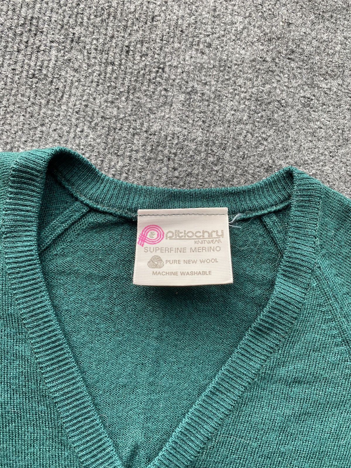Other 🔥Scotland Pitlochry pure new wool green v neck mens pullover Size US S / EU 44-46 / 1 - 2 Thumbnail