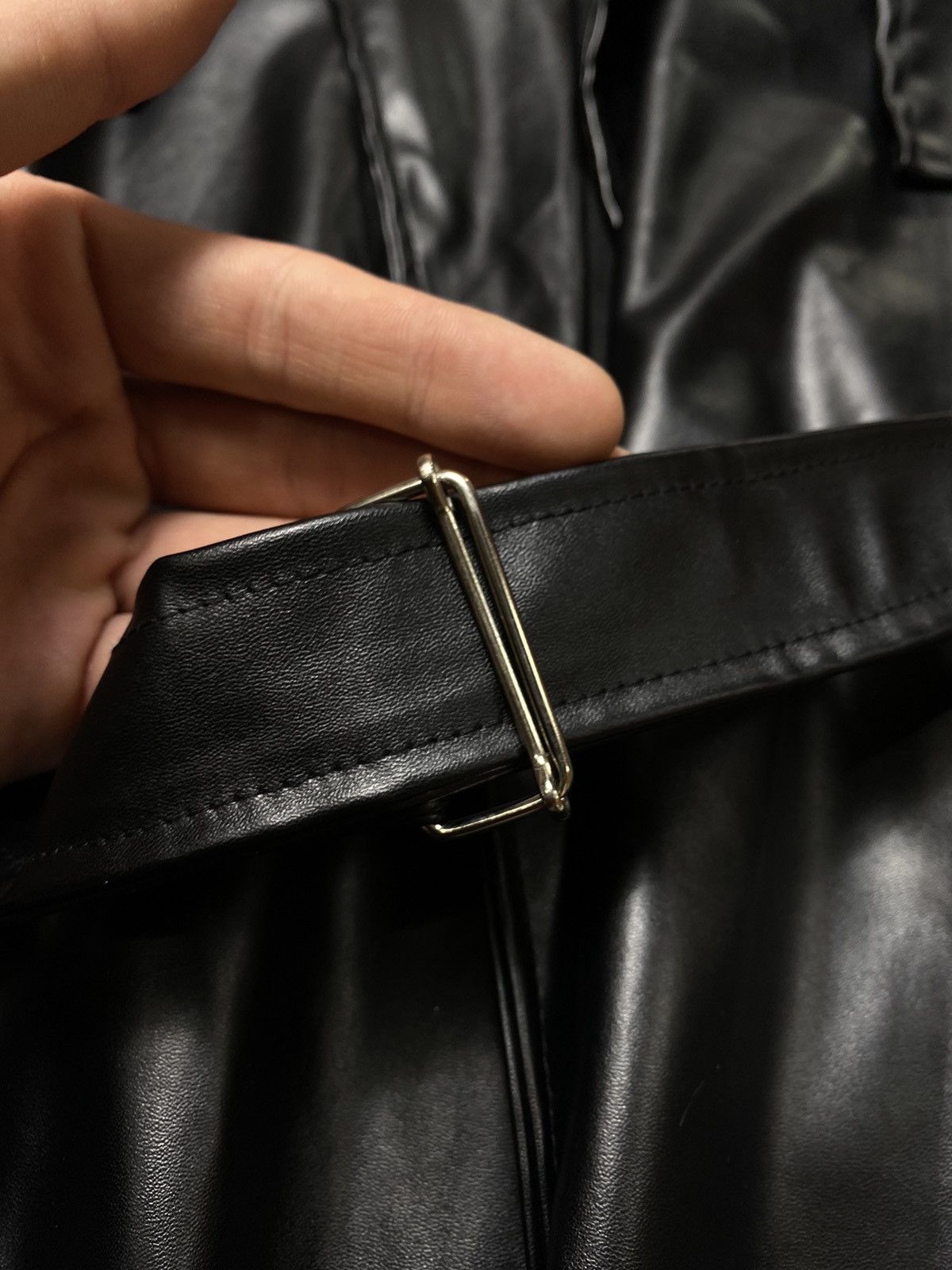 Vintage Black Glossy Trench Coat – Perfect Fall Statement Piece Size US S / EU 44-46 / 1 - 8 Thumbnail