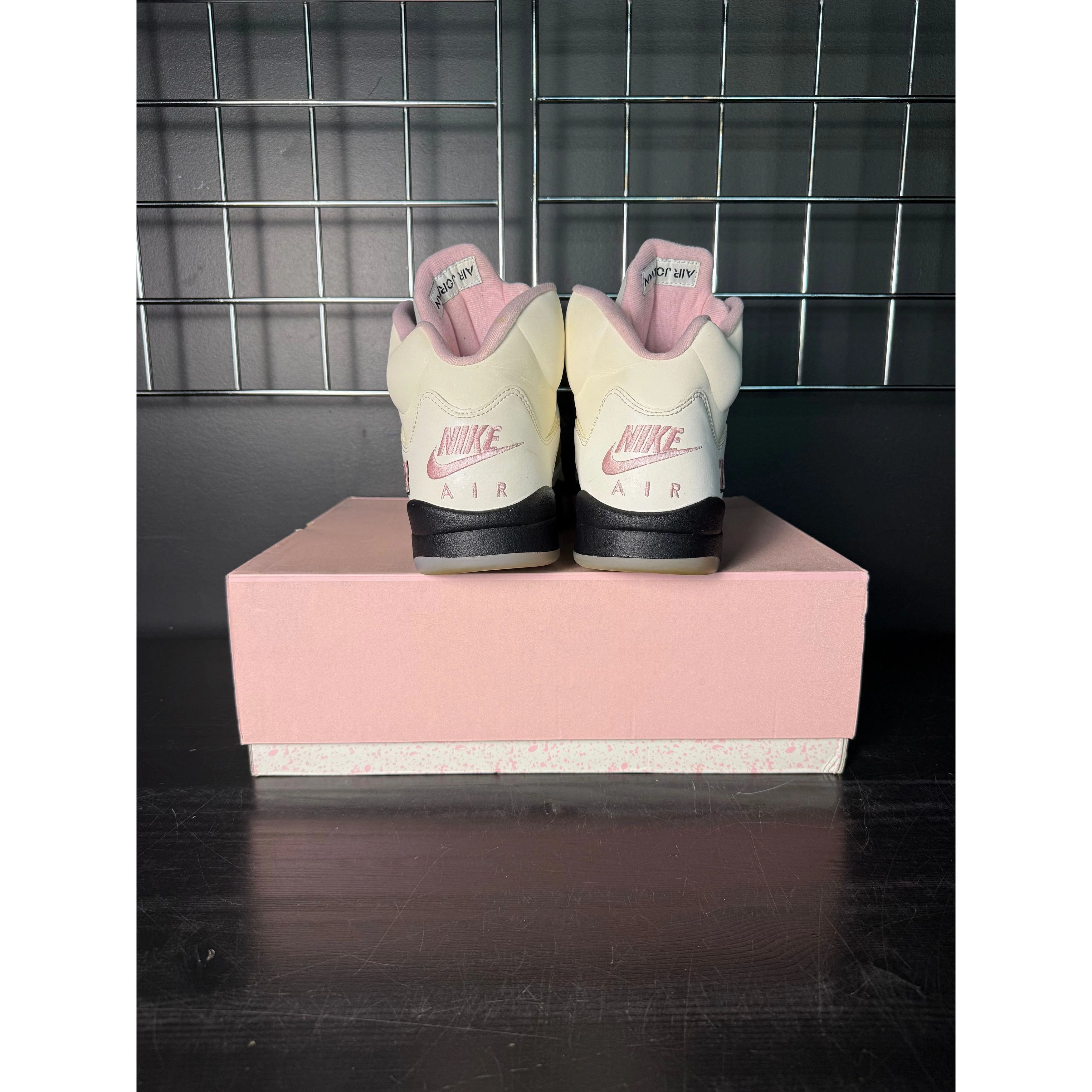 Jordan Brand Air Jordan 5 Retro "Medium Soft Pink" **PRE-OWNED** Size US 13 / EU 46 - 4 Thumbnail