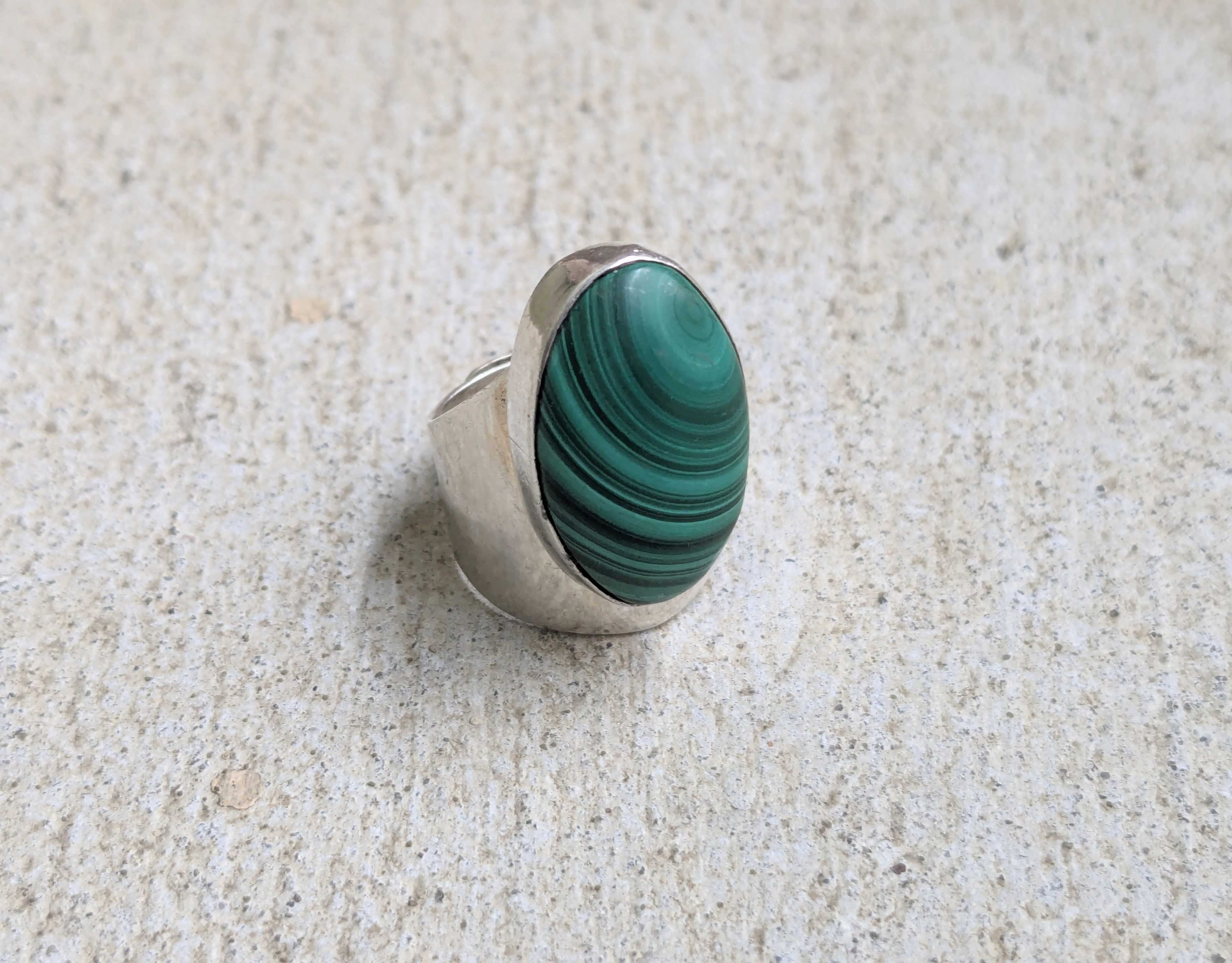 Jewelry Vintage Sterling Silver Ring Green Malachite Modern Abstract Size ONE SIZE - 1 Thumbnail