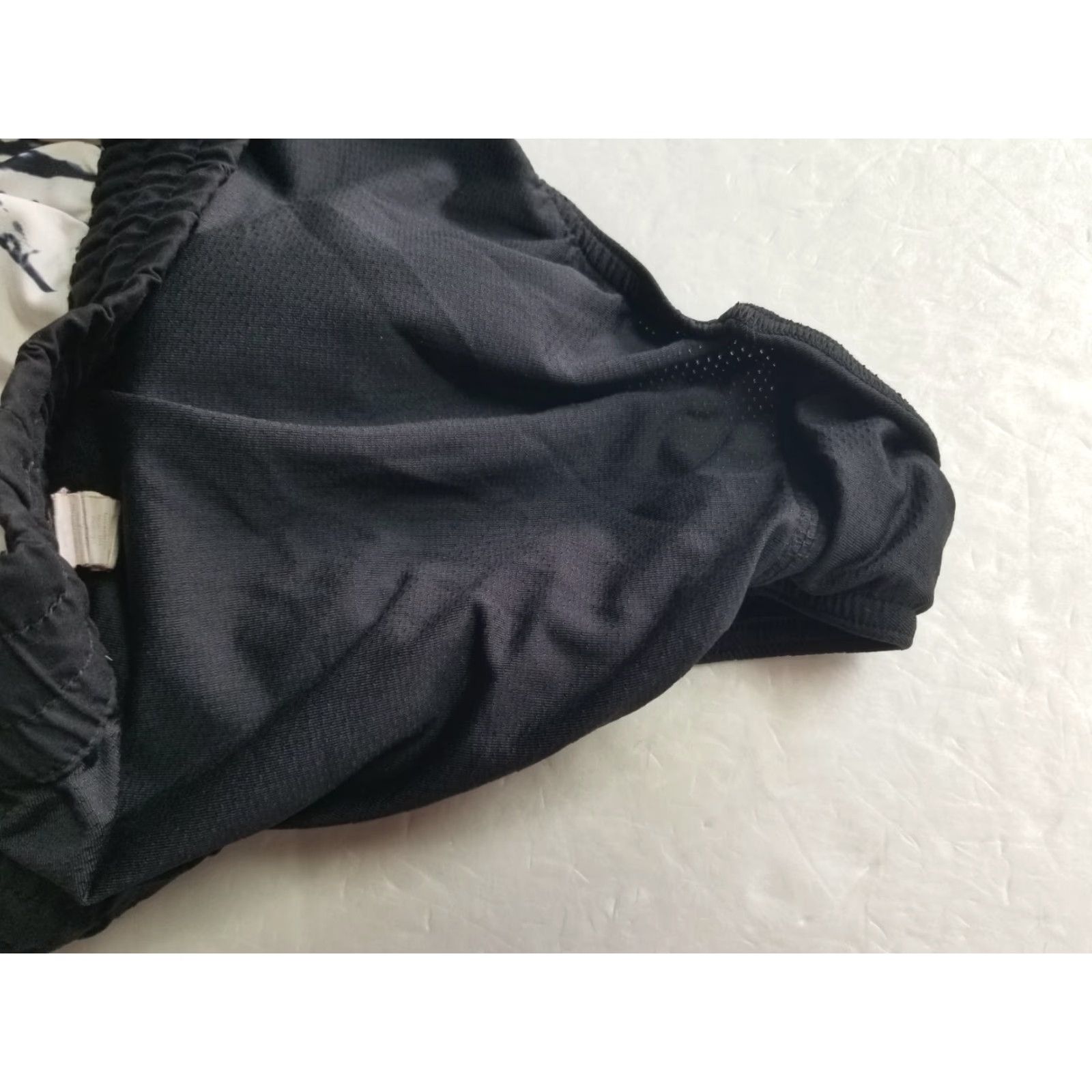 Vuori Vuori Lined Performance Black White Running Training Shorts Women's L Large Multicolor Geometric Athletic Activity Cross Training Gym Running Size 36" / US 14 / IT 50 - 5 Thumbnail