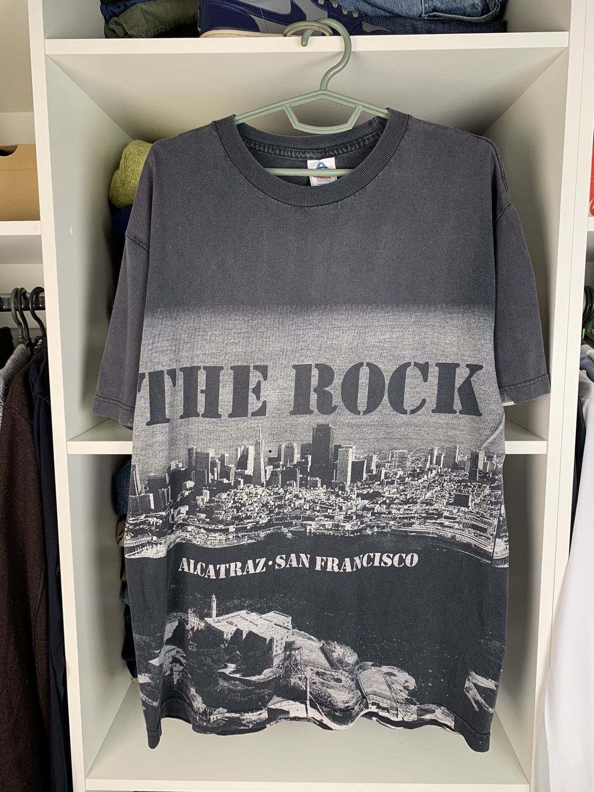 Vintage Vintage The Rock Alcatraz All Over Print T-shirt Size US L / EU 52-54 / 3 - 1 Thumbnail