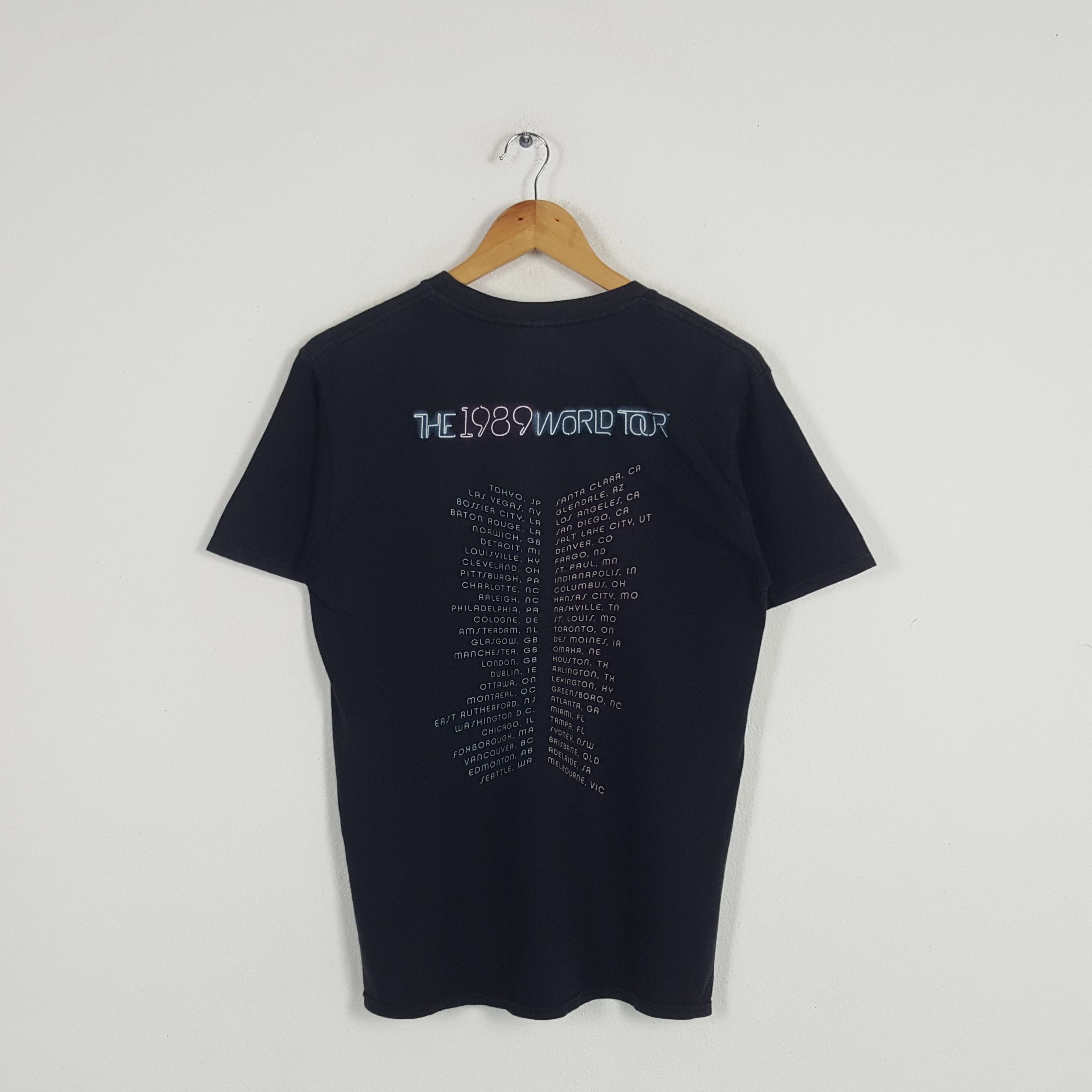 Band Tees × Vintage Vintage Taylor Swift American Singer 1989 Tour Tshirt Size US S / EU 44-46 / 1 - 3 Thumbnail
