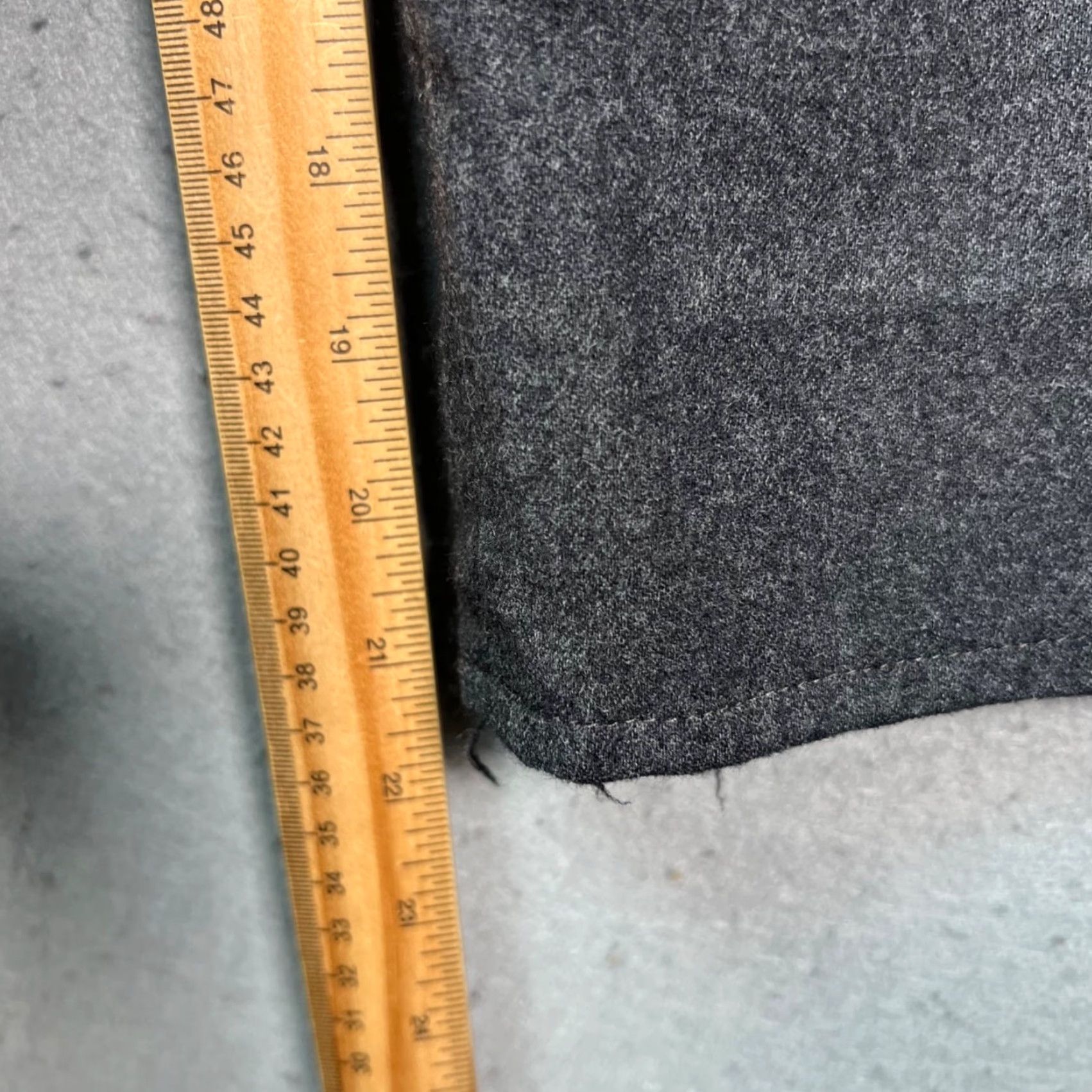 Armani VINTAGE Armani Collezioni Womens Gray Wool Wide-Leg Trousers Made In Italy Dress Pants Wool Pleated 27in Waist 24in Inseam Gray Womens Size 27" / US 4 / IT 40 - 6 Thumbnail