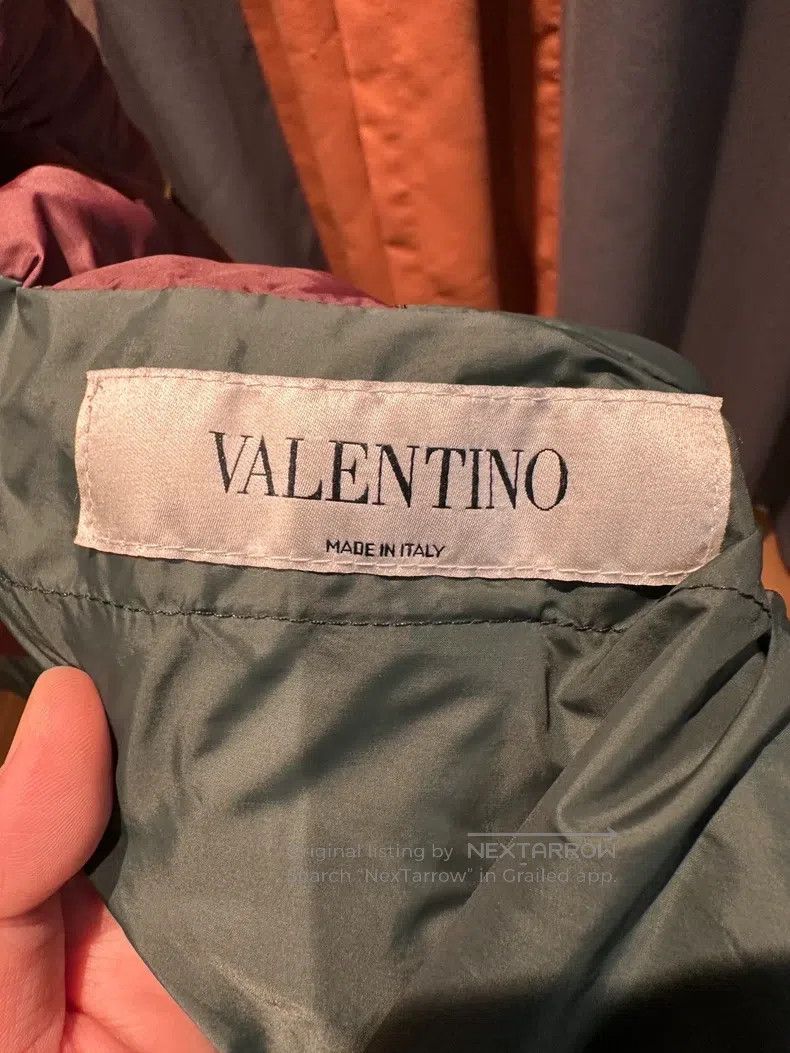 Valentino Valentino Wear a down jacket on both sides Size US M / EU 48-50 / 2 - 5 Thumbnail