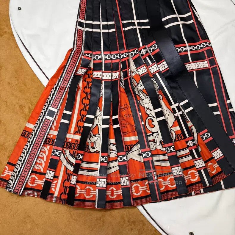 Hermes Hermes Black and Red Leather Pleated Skirt Size 42" / US 20 - 3 Thumbnail