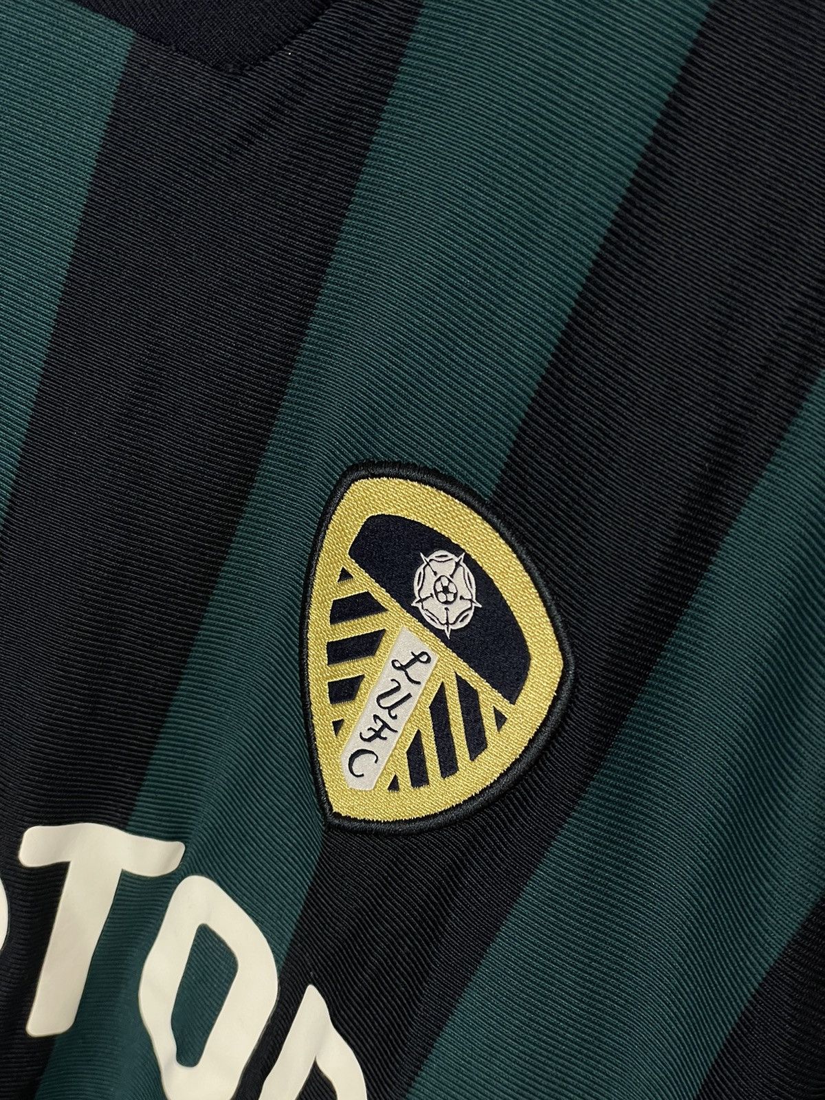 Adidas LEEDS UNITED 2020 2021 AWAY FOOTBALL SOCCER JERSEY ADIDAS Size US XL / EU 56 / 4 - 7 Thumbnail