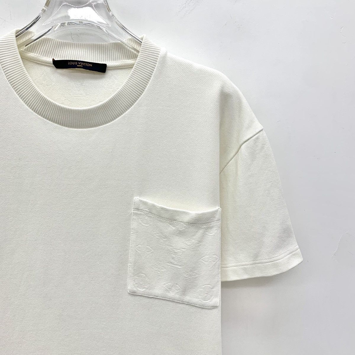 Louis Vuitton Louis Vuitton Embossed Cotton Crew Neck T-Shirt K26WX Size US S / EU 44-46 / 1 - 3 Thumbnail