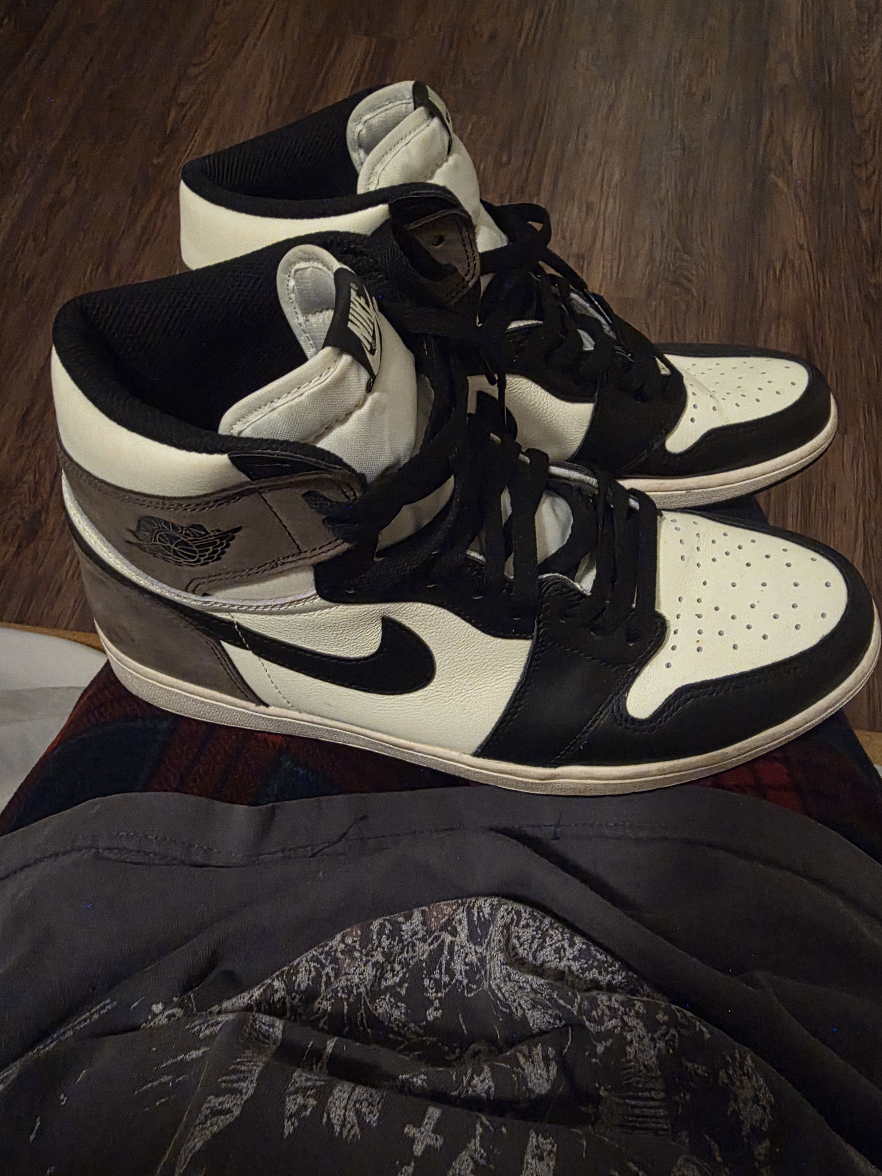 Nike Jordan 1s dark mocha Size US 12 / EU 45 - 2 Thumbnail
