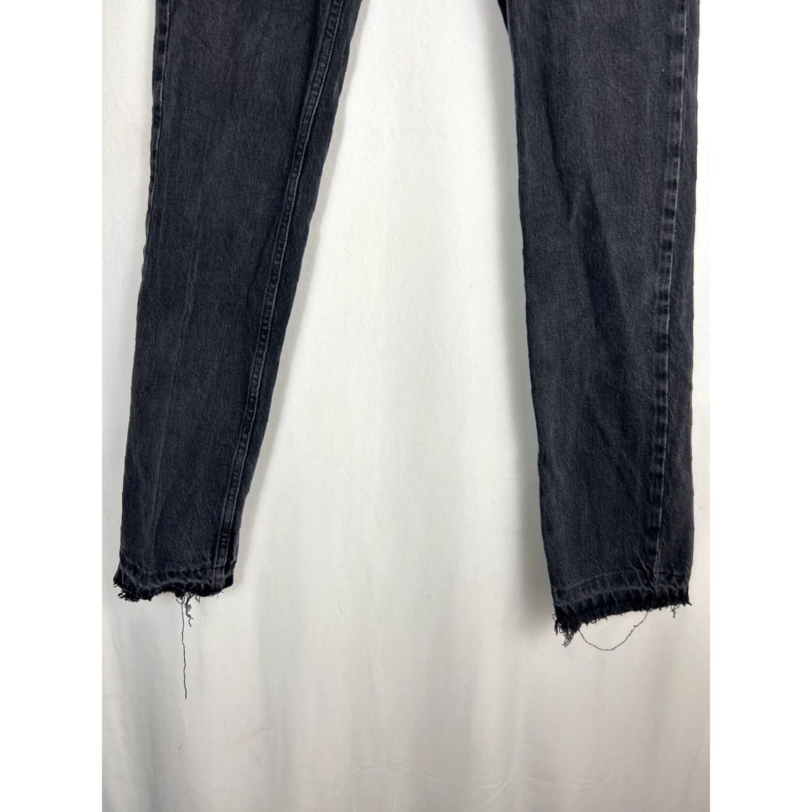 Free People Free People Jeans Black Distressed Ankle Inseam 30 Inseam 30 Womens 26 29 Waist 29 Black Distressed Ankle Jeans Women Regular Size 26 XS? Size ONE SIZE - 2 Thumbnail