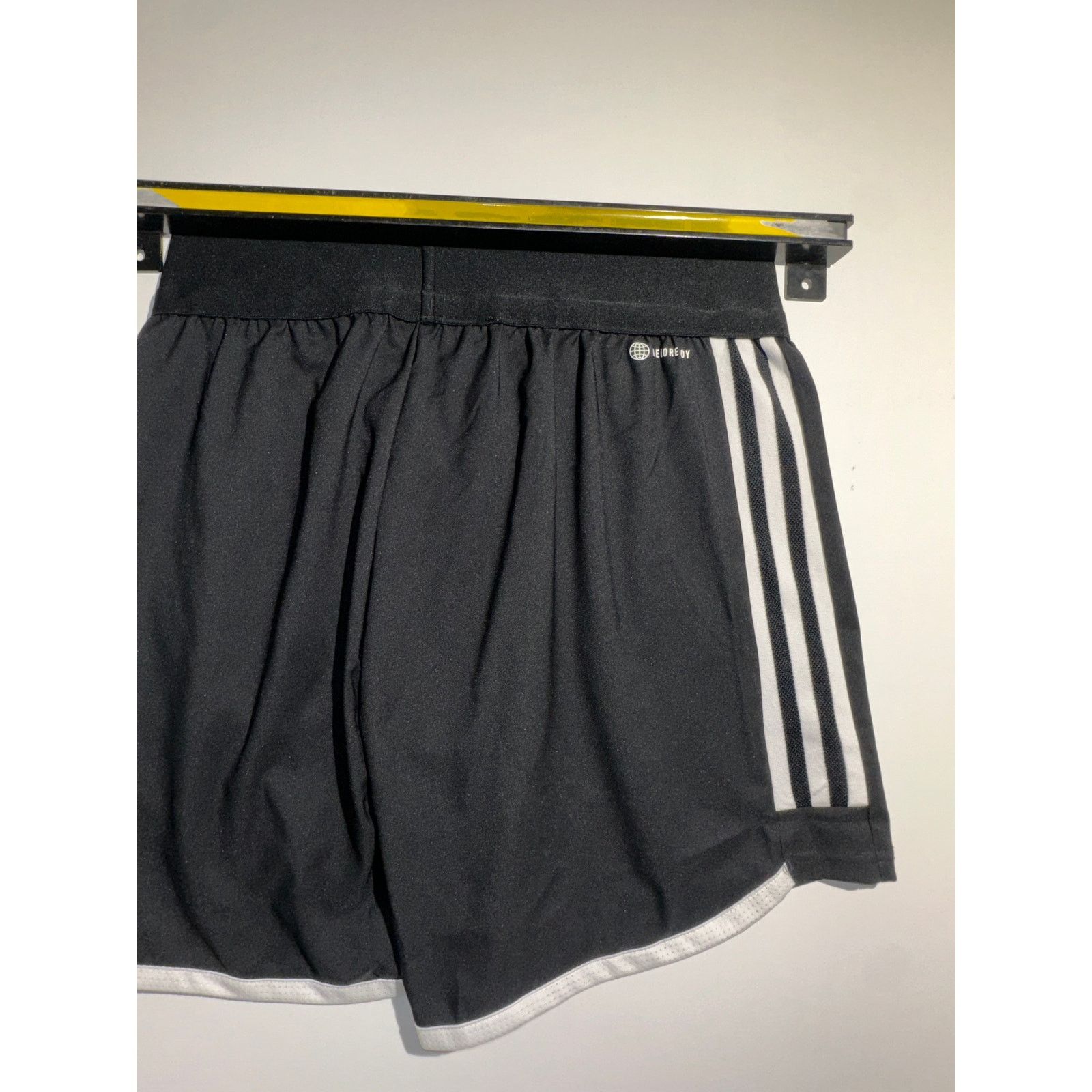 Adidas Adidas 3 Striped Shorts Size Medium Size 34" / US 12 / IT 48 - 8 Thumbnail