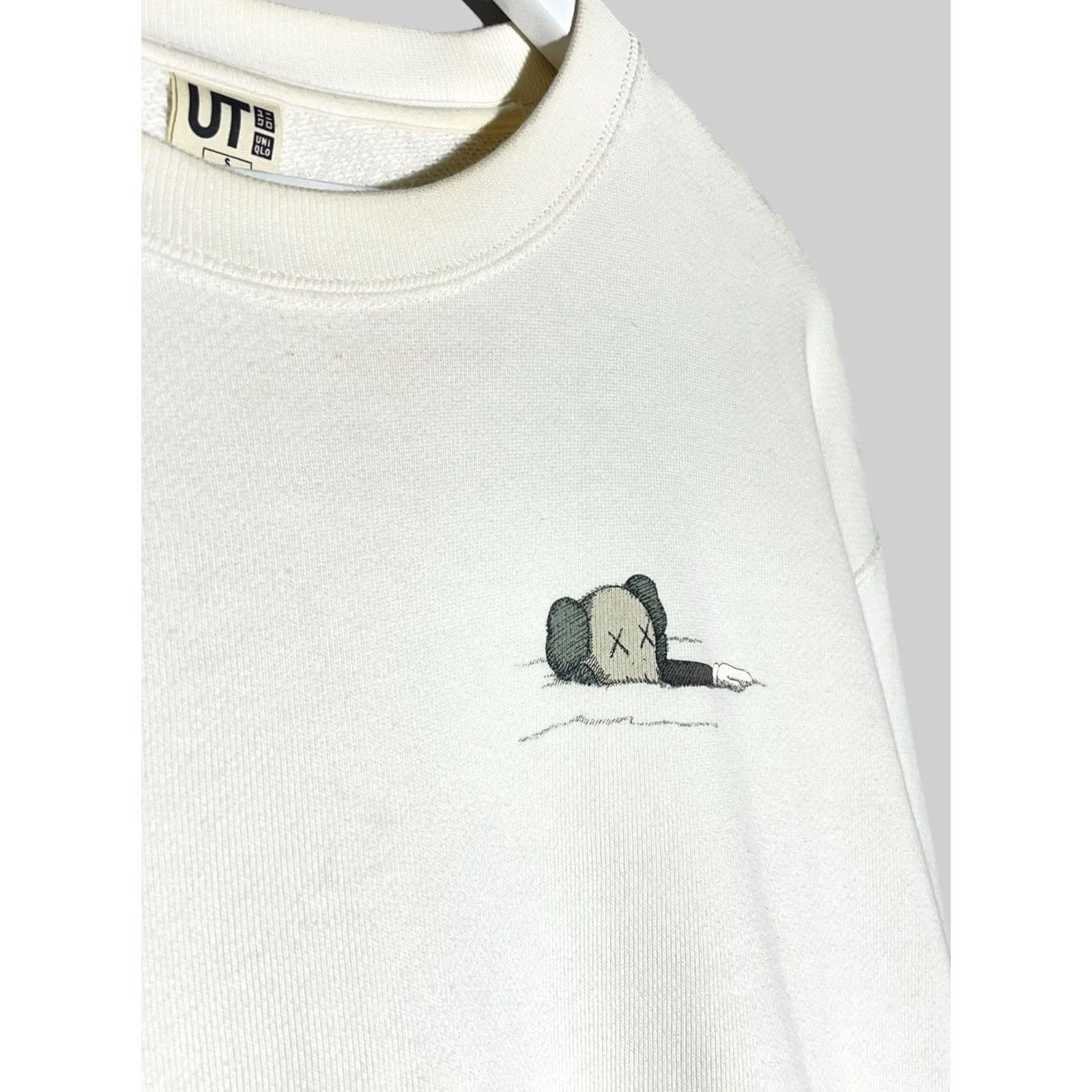 Uniqlo KAWS UNIQLO Graphic Sweatshirt Pullover White Small Men Regular Crew Neck Long Sleeve Cotton Polyester Logo Print Vintage No Size US S / EU 44-46 / 1 - 4 Thumbnail