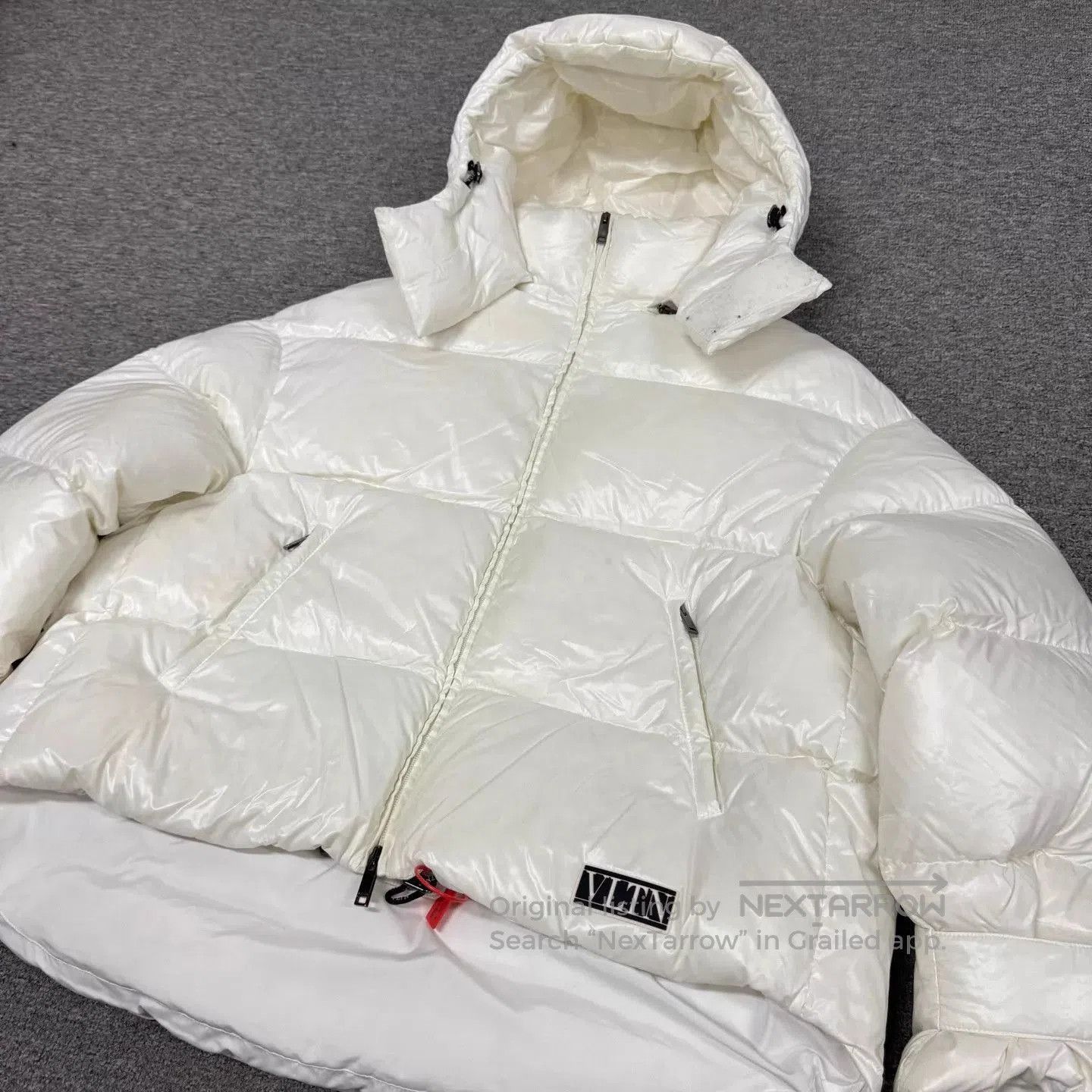 Valentino White Puffer Jacket with Hood . Size US S / EU 44-46 / 1 - 1 Thumbnail