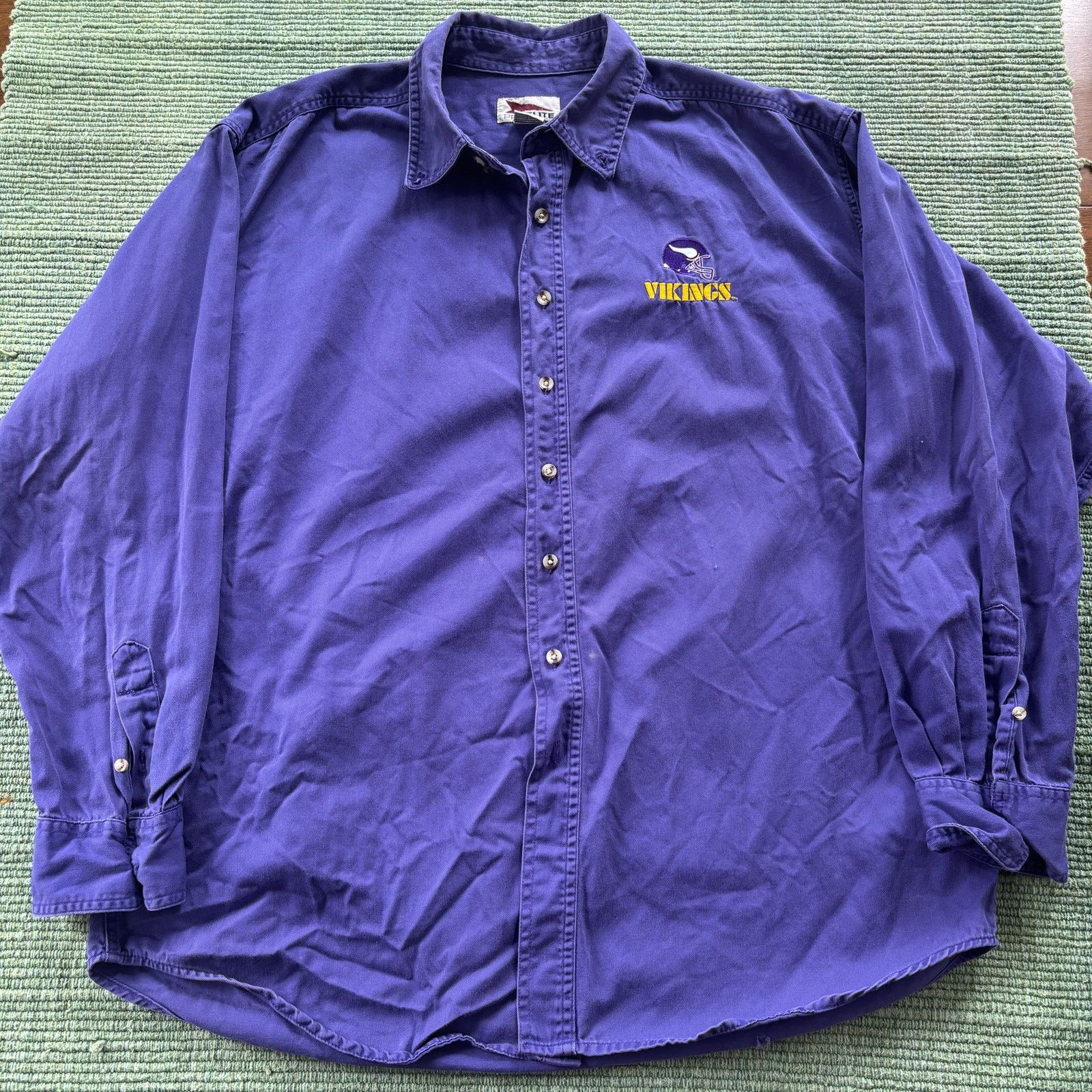 Vintage Vintage 1990s Purple Cotton Minnesota Vikings Button Up XL Size US XL / EU 56 / 4 - 1 Thumbnail