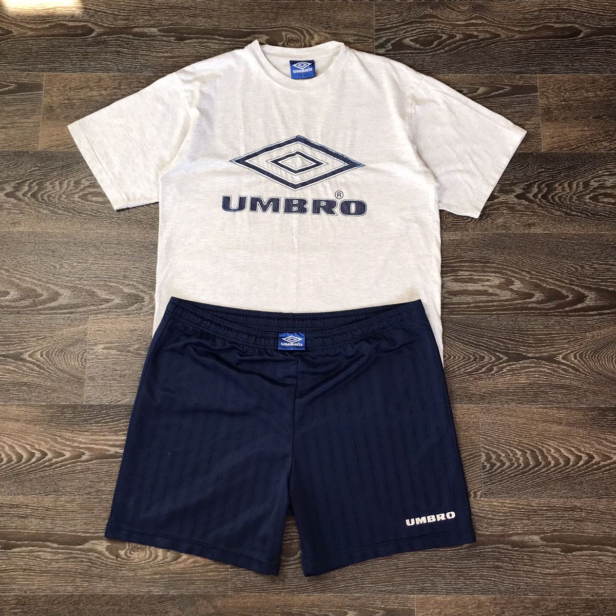 Umbro Vintage Umbro costume Center Logo T Shirt Shorts Size L Size US L / EU 52-54 / 3 - 2 Thumbnail