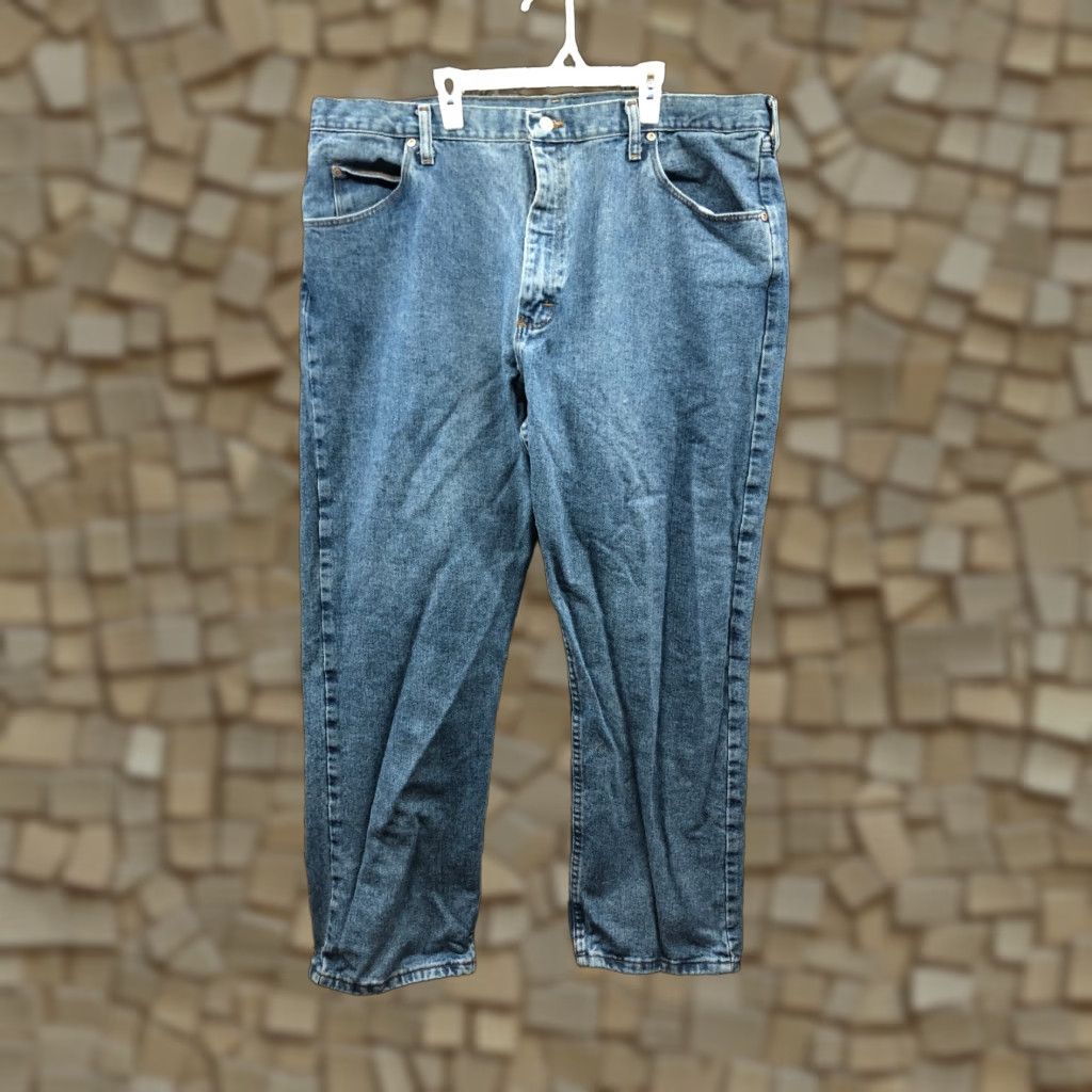 Wrangler Wrangler Jeans 42x30 Mens Mid Rise Straight Leg Dark Wash Blue Denim Jeans Regular Width Belt Loops 5-Pocket Wrangler Brand Mens Denim Clothing Size US 42 / EU 58 - 1 Thumbnail