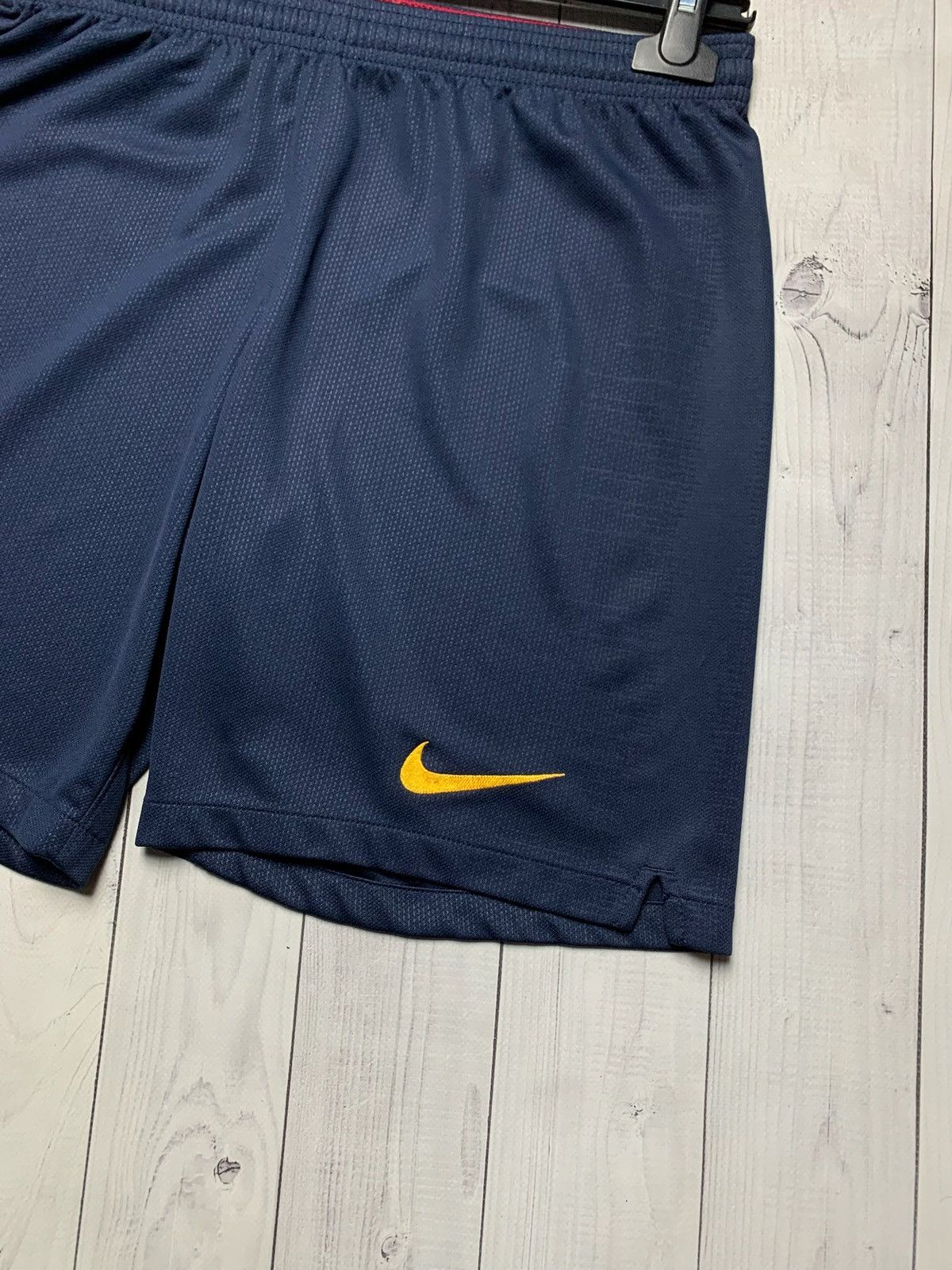 Nike × Vintage Vintage Nike Barcelona soccer shorts size S logo Size US 30 / EU 46 - 2 Thumbnail