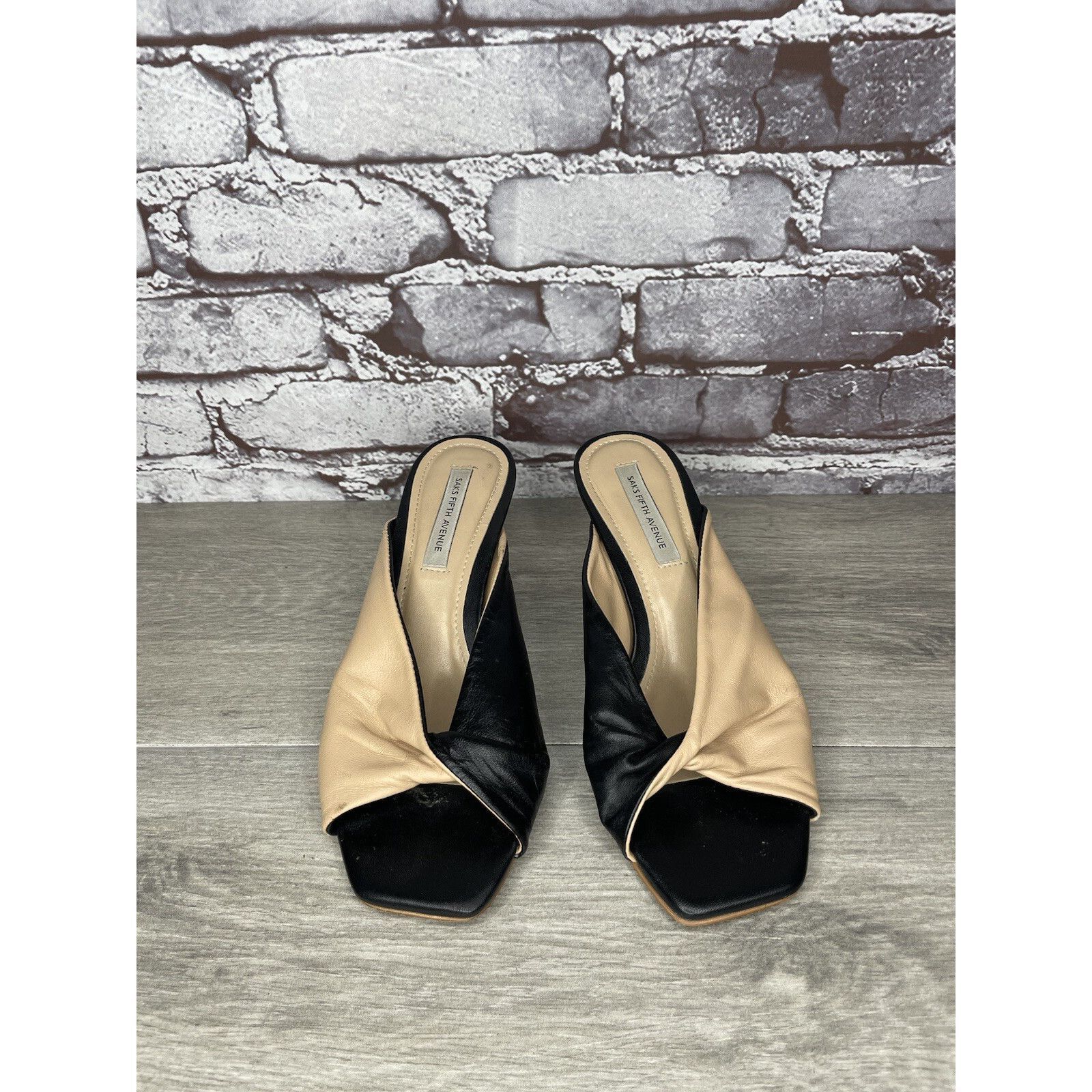 Saks Fifth Avenue Saks Fifth Avenue Tan Black Leather Bow Mule Heels Shoes Wom Size US 7.5 / IT 37.5 - 23 Thumbnail