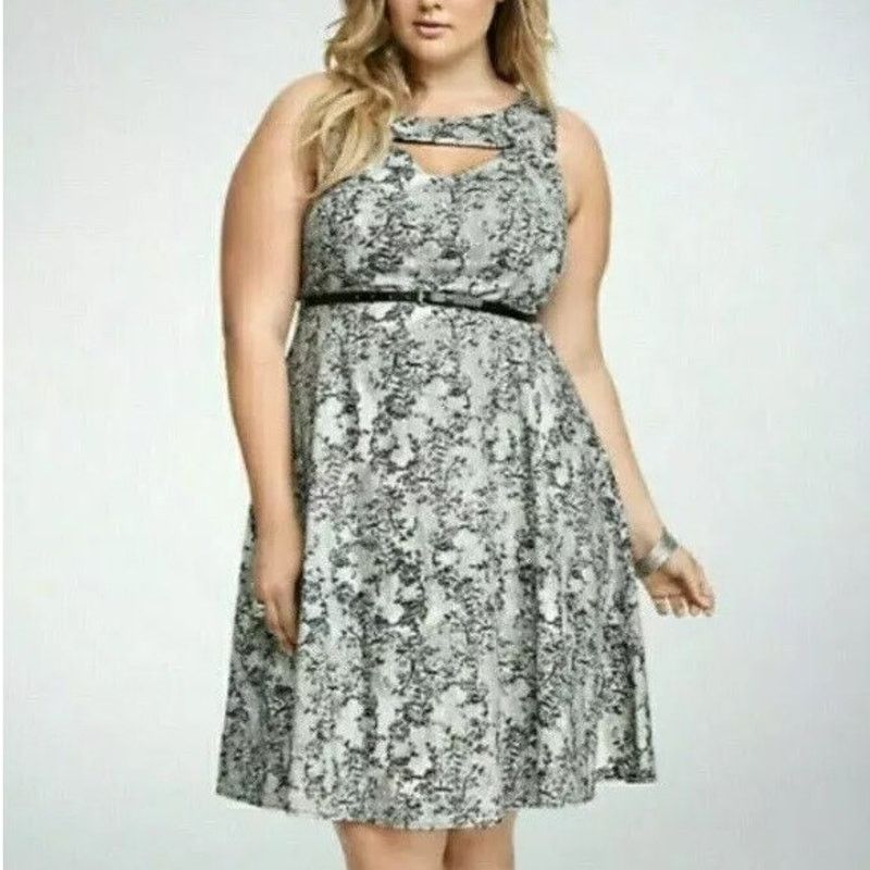 Torrid Torrid Womens Floral Swing Dress Plus Size 18 Wedding Guest Size XXL / US 16-18 / IT 52-54 - 1 Thumbnail