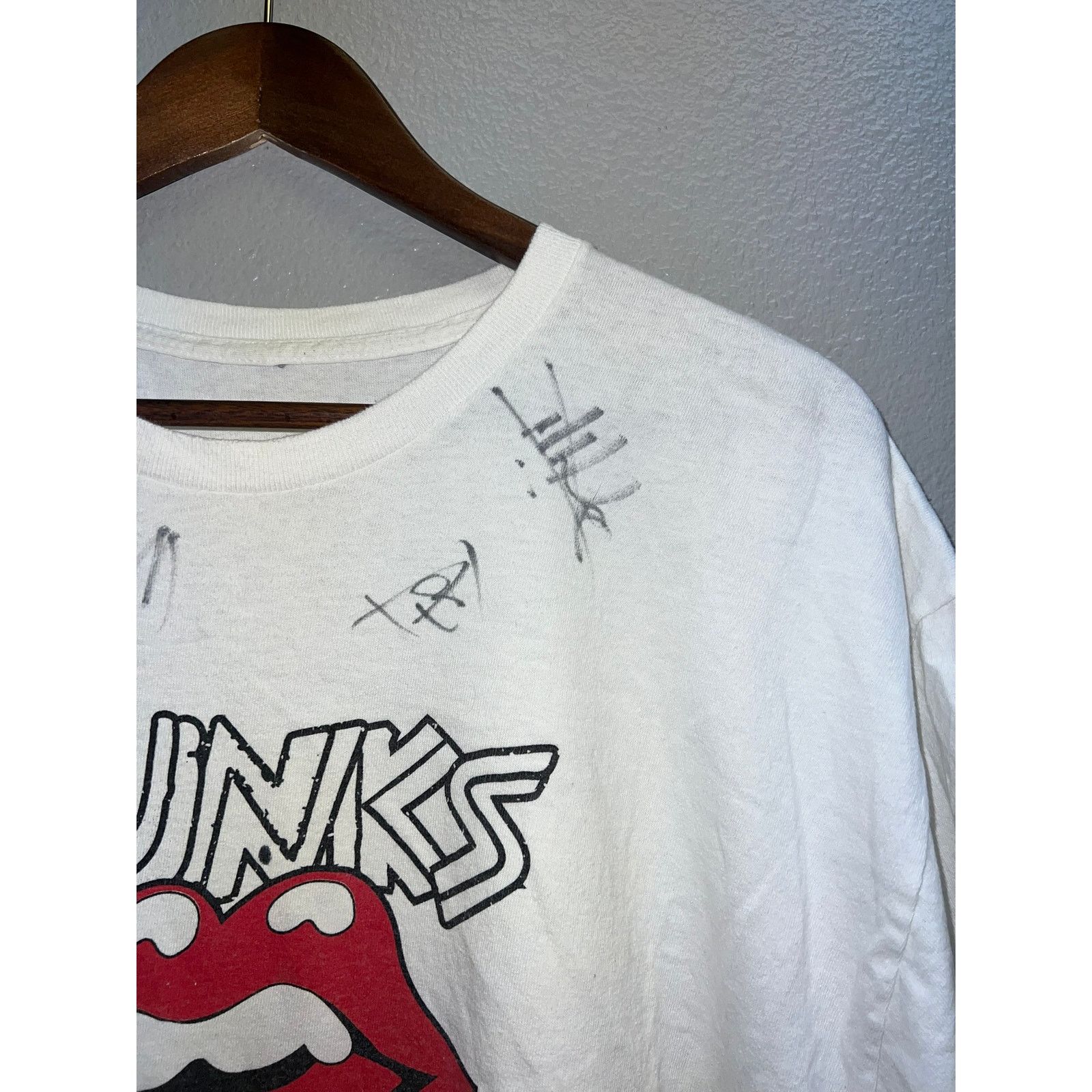 Vintage Vintage Hunks US Tour Shirt Tongue Logo White Band Tee XL Size US XL / EU 56 / 4 - 4 Thumbnail
