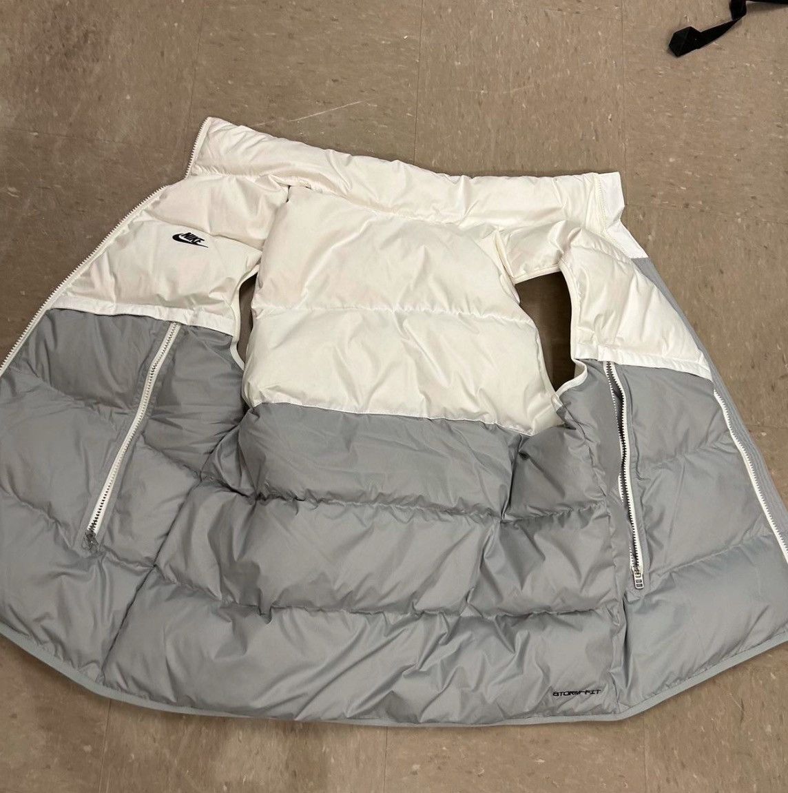 Nike Limited Edition Nike Storm-FIT Windrunner Size US L / EU 52-54 / 3 - 2 Thumbnail
