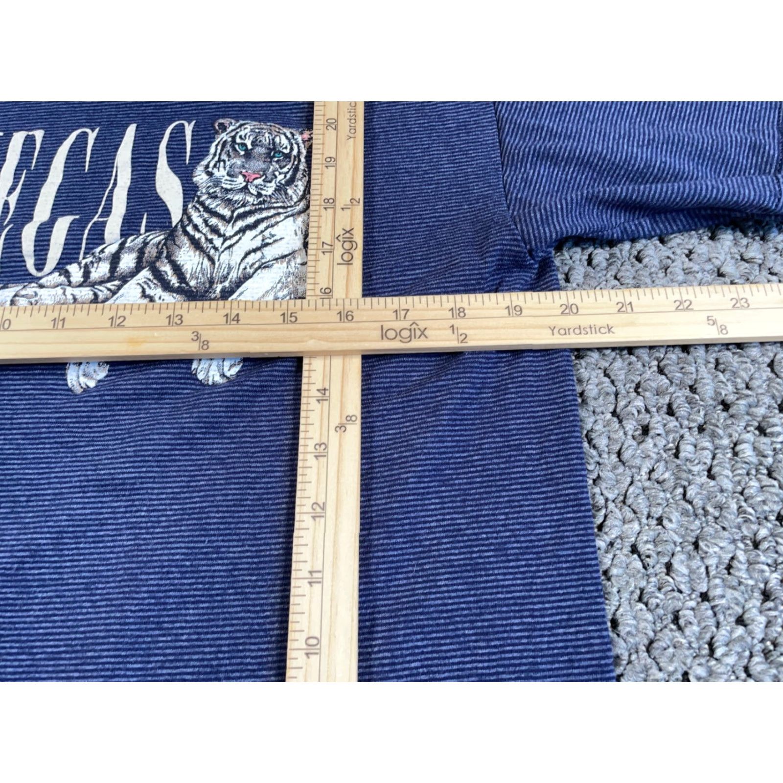 Vintage VTG 90s Las Vegas Tigers Extinction Print T-Shirt Adult Medium Blue Striped USA Shirt Size US M / EU 48-50 / 2 - 6 Thumbnail