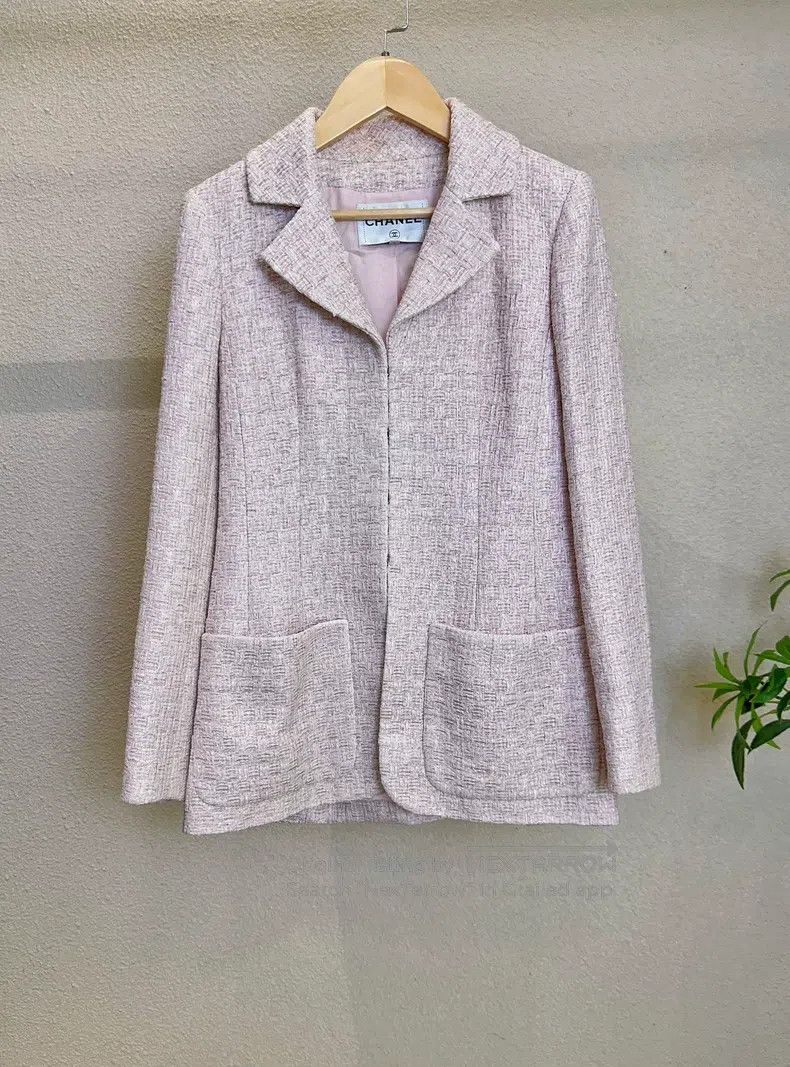 Chanel Chanel Airport show pink knitted suit jacket Size XS / US 0-2 / IT 36-38 - 1 Thumbnail
