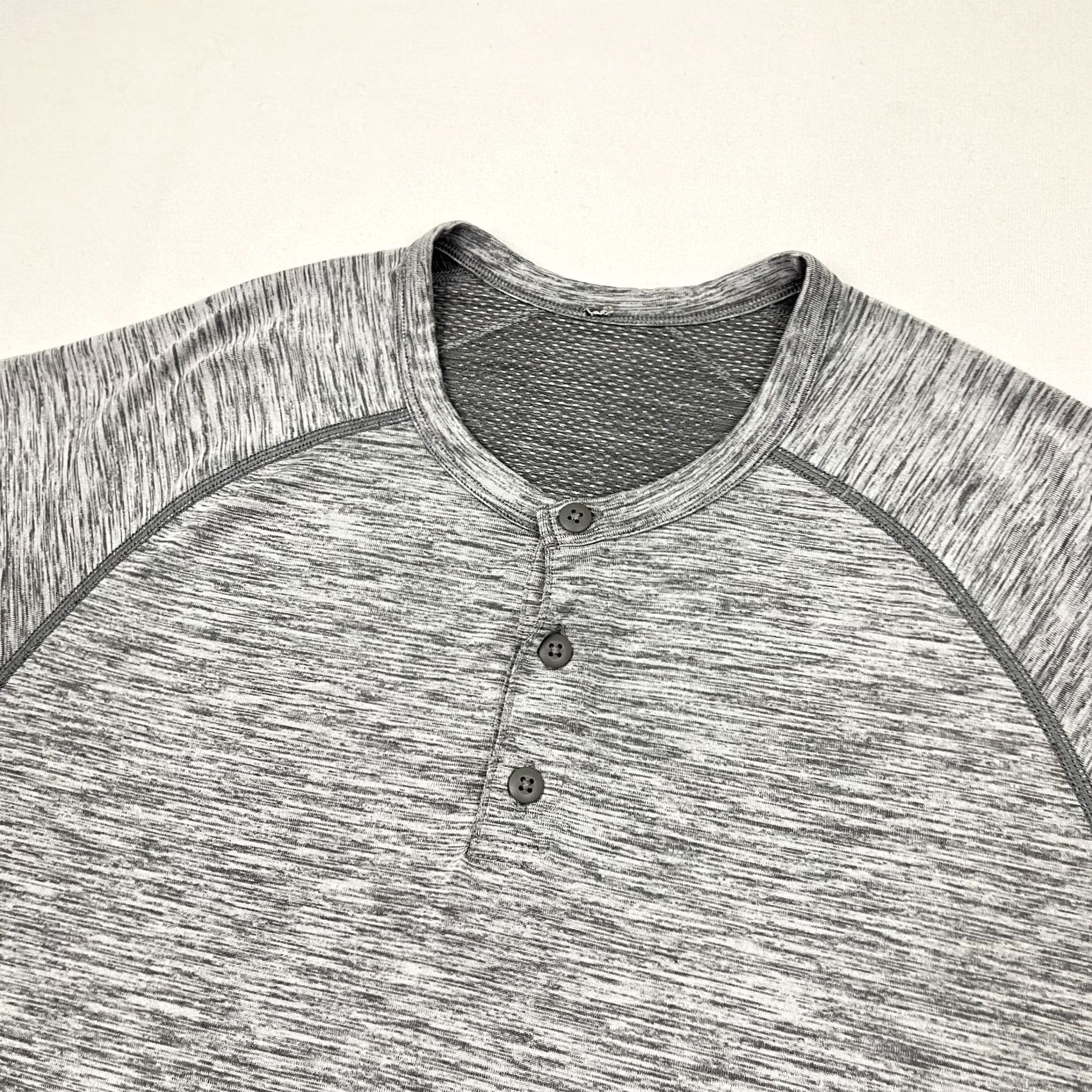 Lululemon Lululemon Metal Vent Tech Shirt Mens M Gray Active Short Sleeve Henley Casual Size US M / EU 48-50 / 2 - 2 Thumbnail