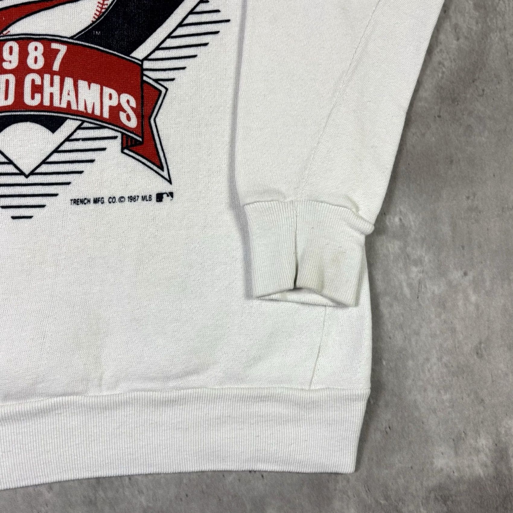Twins VINTAGE Minnesota Twins World Champions White Crewneck Sweatshirt S Mens 90s 80s Baseball Graphic Print Pullover Cotton Knit Accents Logo Size US S / EU 44-46 / 1 - 6 Thumbnail