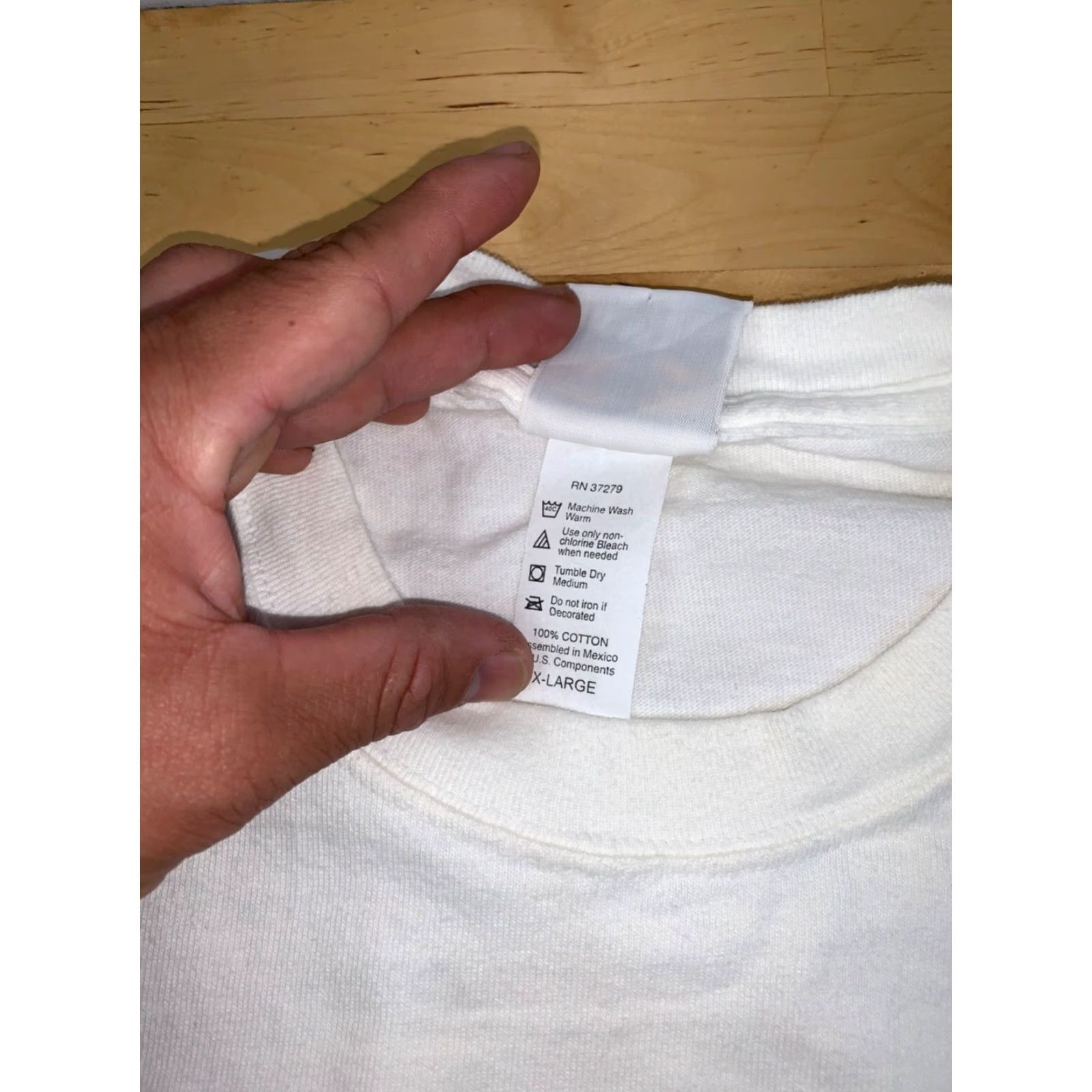 Hard Rock Cafe VINTAGE Hard Rock Cafe Heavy Tee Mens XL White Cayman Islands Ocean Fish 11191 Shirt Mens XL White Ocean Fish 90s Size US XL / EU 56 / 4 - 4 Thumbnail