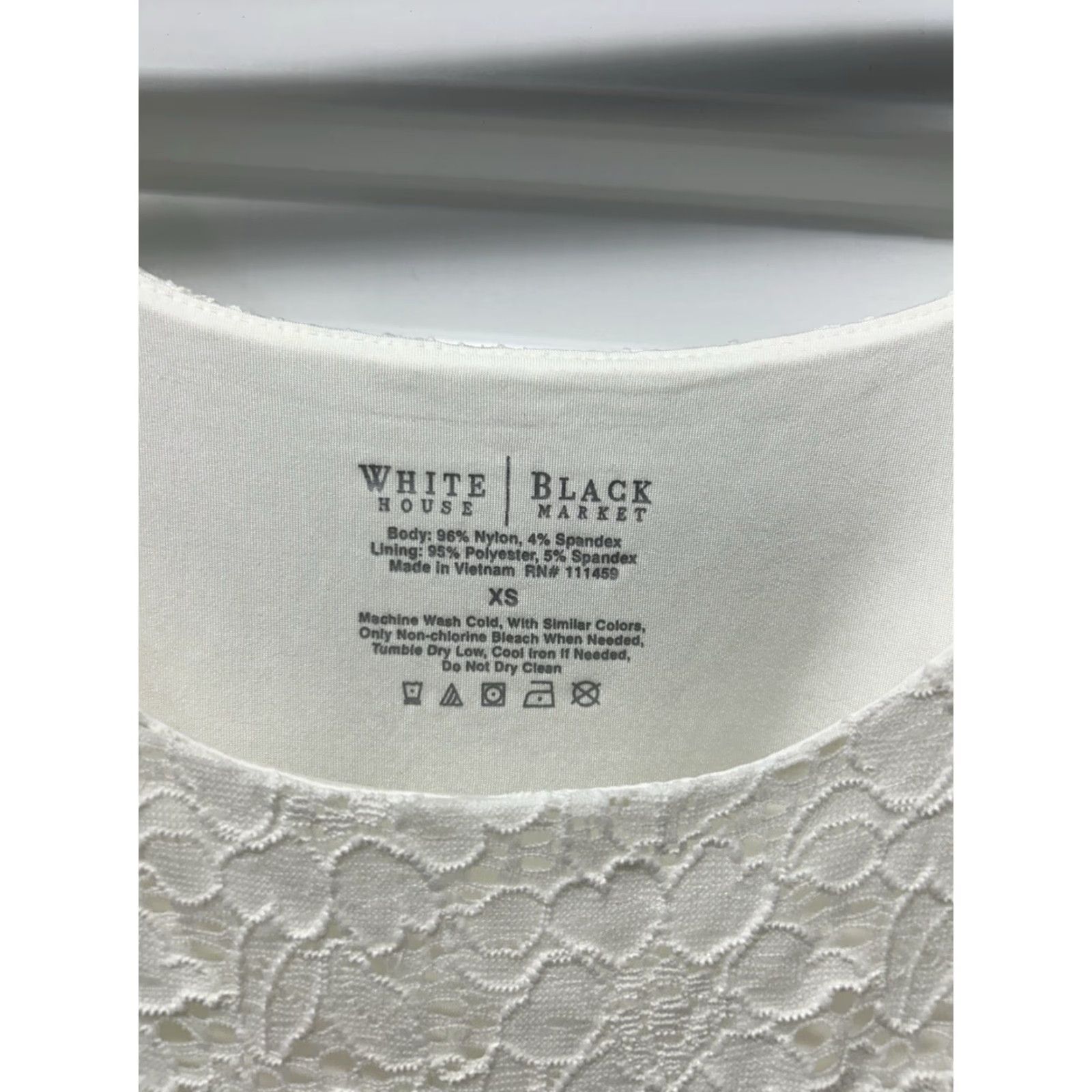 White House Black Market White House Black Market Blouse Women Tank Sleeveless Ecru Floral Embroidered Stretch XS Jersey Round Neck Size XS / US 0-2 / IT 36-38 - 6 Thumbnail