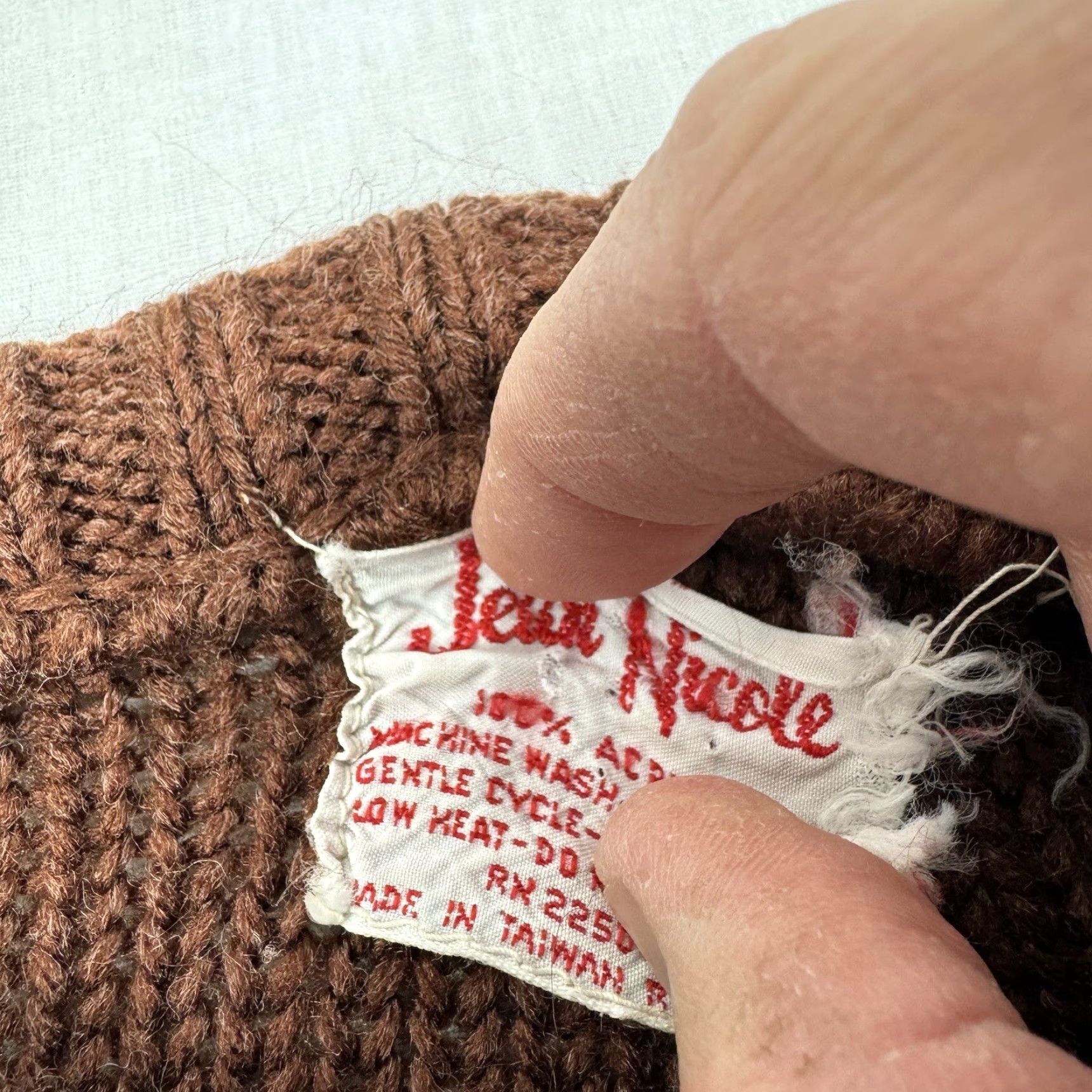 Vintage VINTAGE Jean Nicole Sweater Women's M Crew Neck Brown 60s Pullover Knit Woolless 1960s Mens/Womens Size M / US 6-8 / IT 42-44 - 5 Thumbnail
