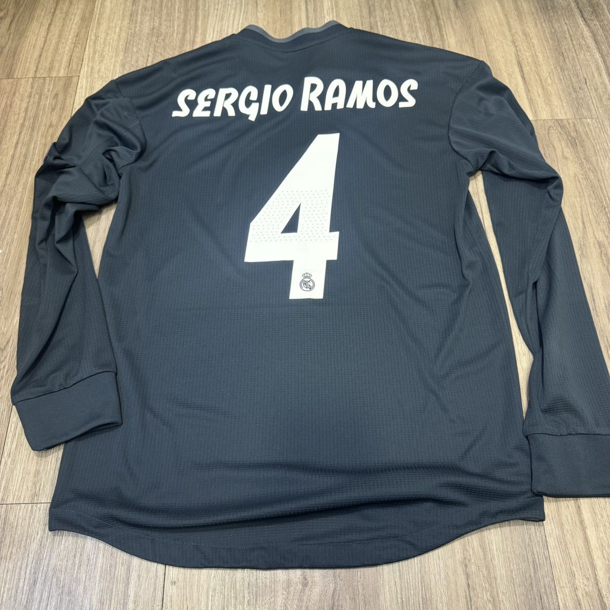 Adidas Real Madrid 18/19 player issue L/S away #4 Sergio ramos Size US M / EU 48-50 / 2 - 2 Thumbnail