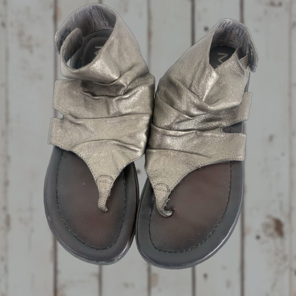Vintage MIA Silver Leather Thong Flats Women Size 8M City, Casual, Party, Workwear Size US 8 / IT 38 - 1 Thumbnail