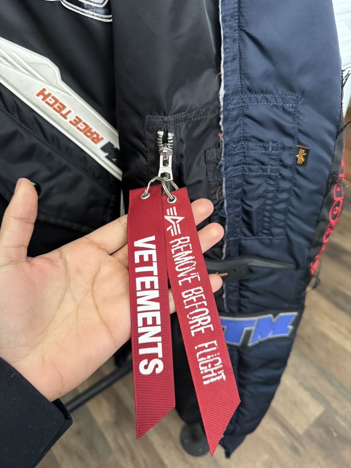 Vetements RARE Vetements Alpha Industries Bomber Size US S / EU 44-46 / 1 - 4 Thumbnail