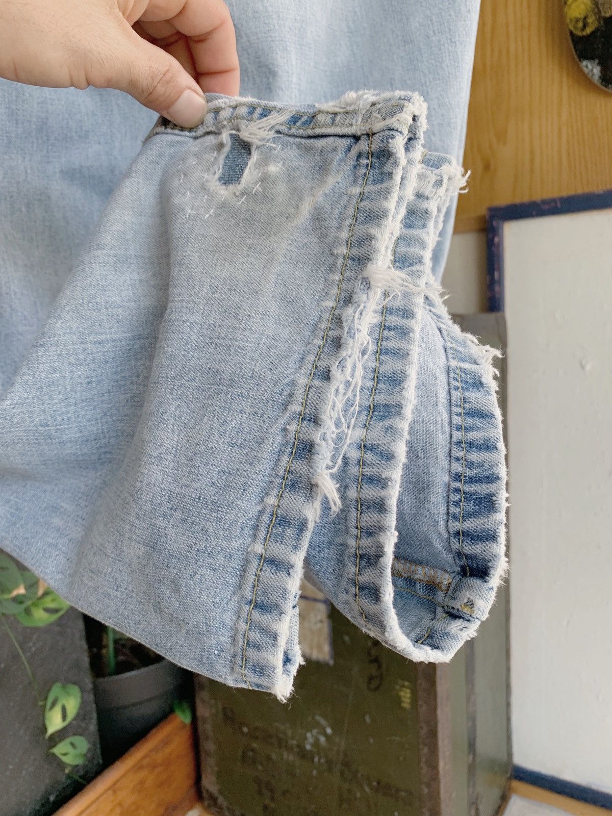 Levi's Vintage Levi’s Silvertab Sun Faded Shahiko Distressed Jeans Size US 28 / EU 44 - 7 Thumbnail