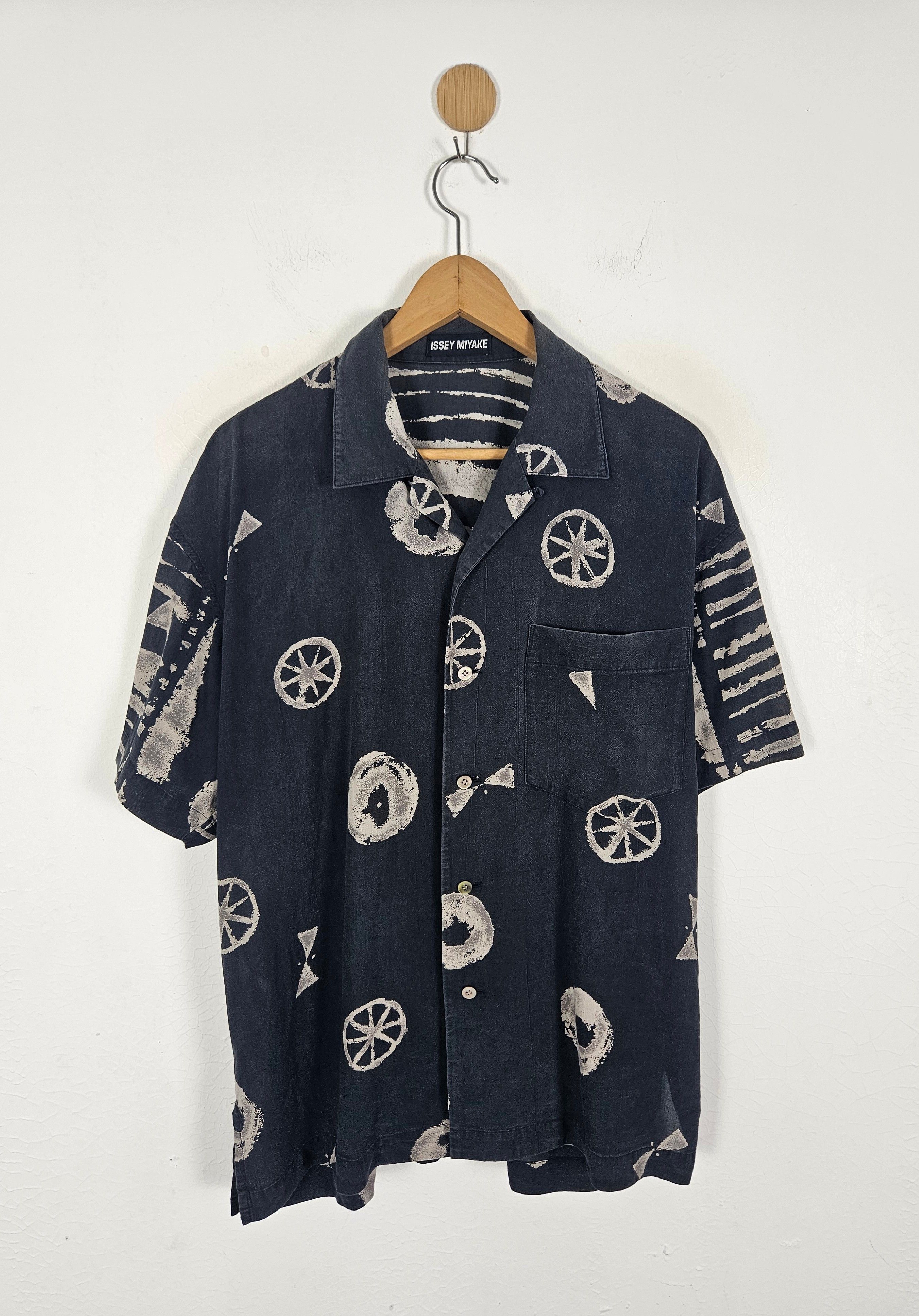 Issey Miyake Issey Miyake art motive button down rayon designer shirt Size US M / EU 48-50 / 2 - 1 Thumbnail
