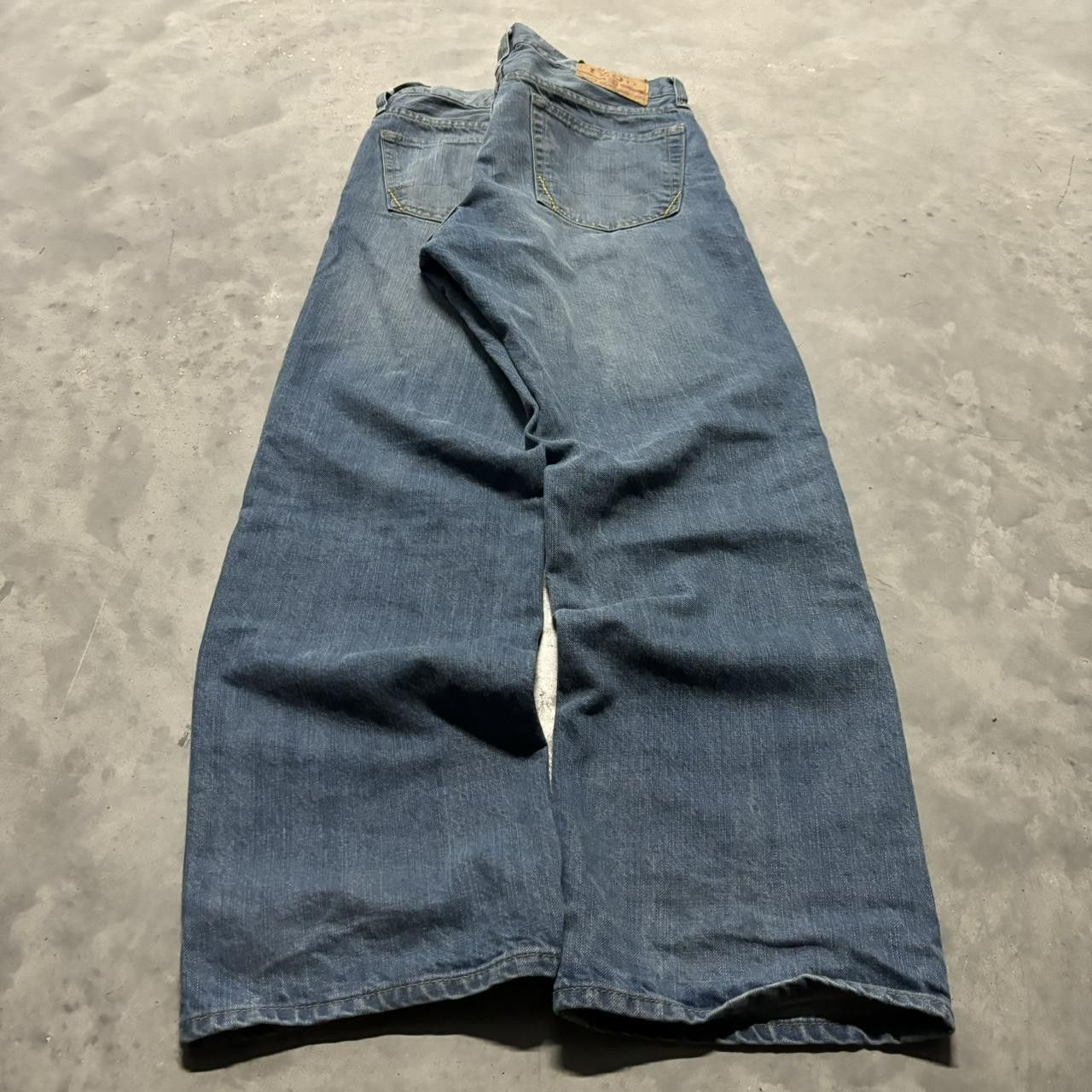 Japanese Brand × Vintage Crazy Vintage Y2K/2000s Grunge Medium Wash Essential Denim Jeans! Size US 33 - 4 Thumbnail