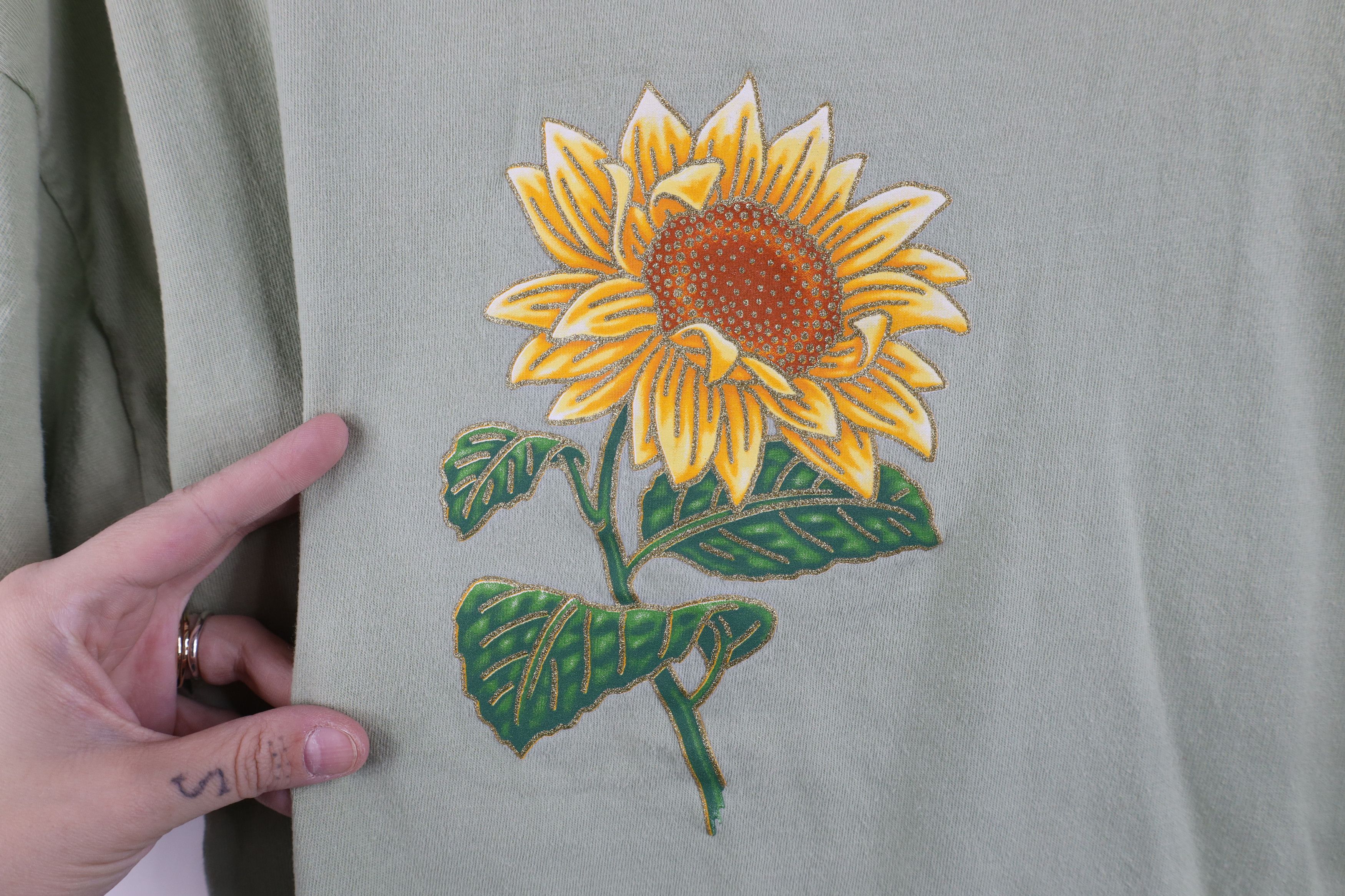 Vintage Vintage 90s Streetwear Nature Sunflower T-Shirt Green USA Size US L / EU 52-54 / 3 - 4 Thumbnail