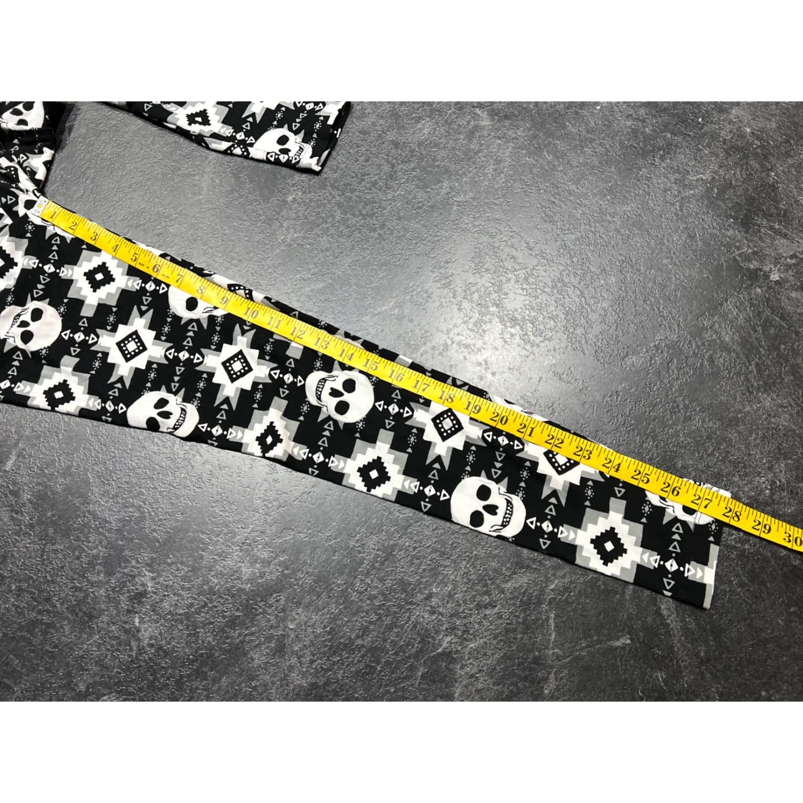 Vintage No Boundaries Juniors Leggings Small Black Skull Print Capri High Waist Cotton Blend Size 28" / US 6 / IT 42 - 7 Thumbnail