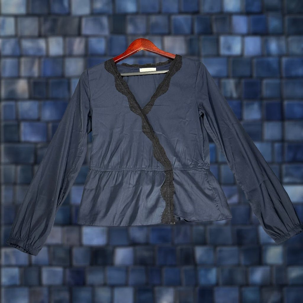 Abercrombie & Fitch Abercrombie & Fitch Blouse Womens S Navy Blue Faux Wrap Long Sleeve V Neck Size S / US 4 / IT 40 - 1 Thumbnail