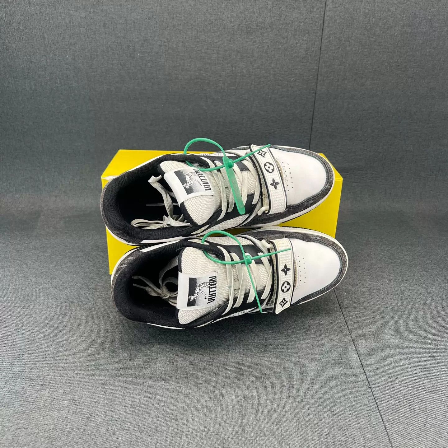 Louis Vuitton LV Trainer Black White Velcro 7 Size US 7 / EU 40 - 5 Thumbnail