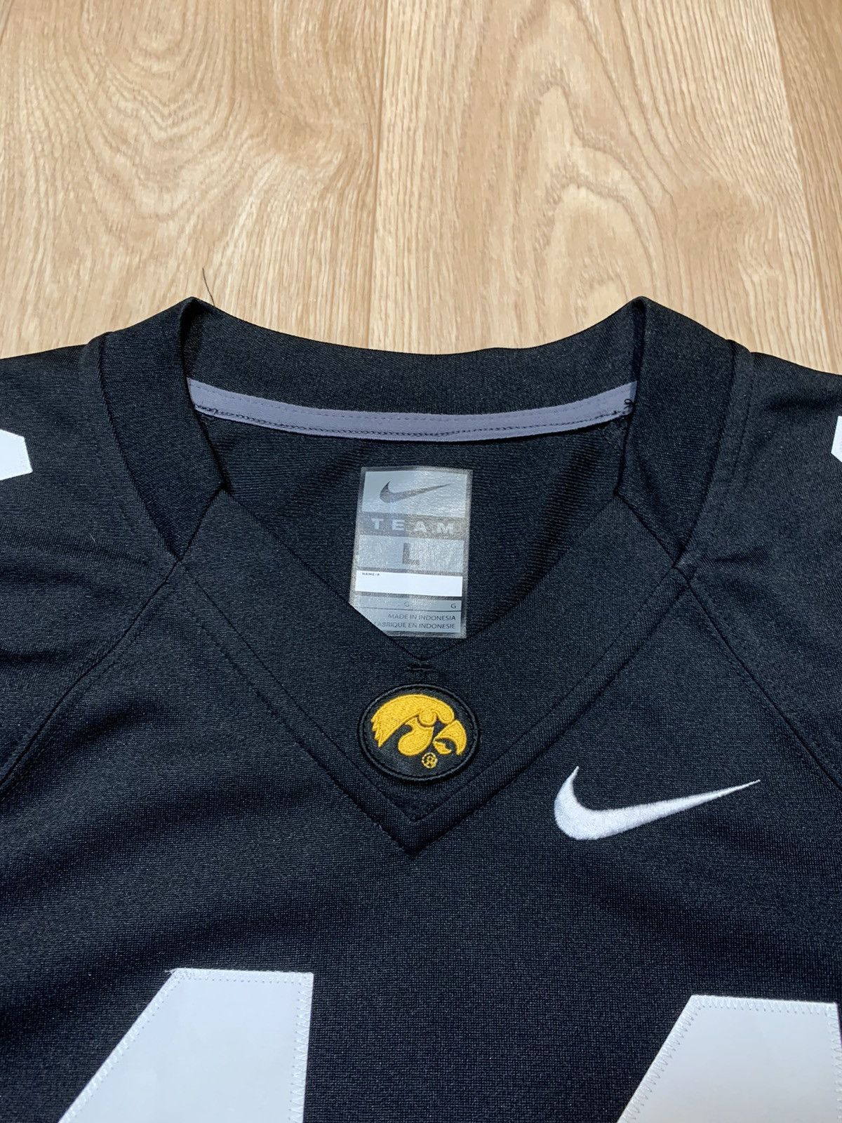 Nike Vintage Nike Iowa Hawkeyes 44 Jersey T-Shirt Size US L / EU 52-54 / 3 - 8 Thumbnail