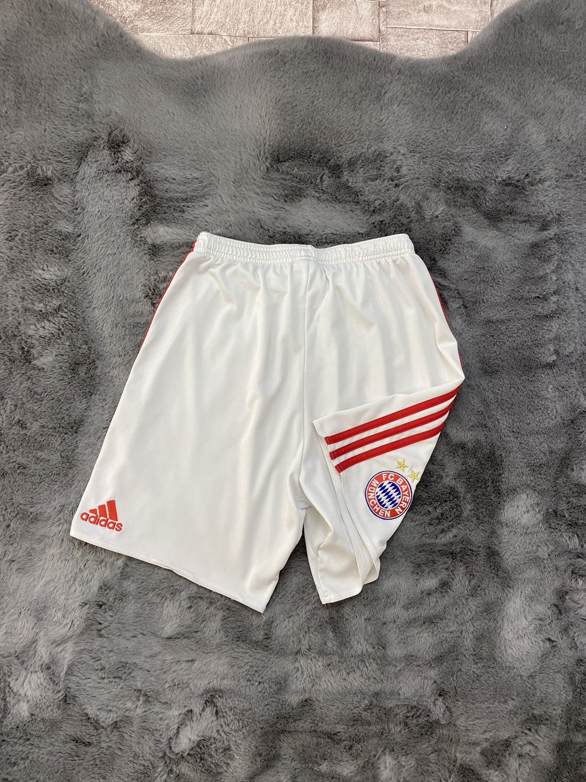 Adidas × Vintage BAYERN MUNICH 2015 2016 HOME SOCCER SHORTS ADIDAS Size US 31 - 11 Thumbnail